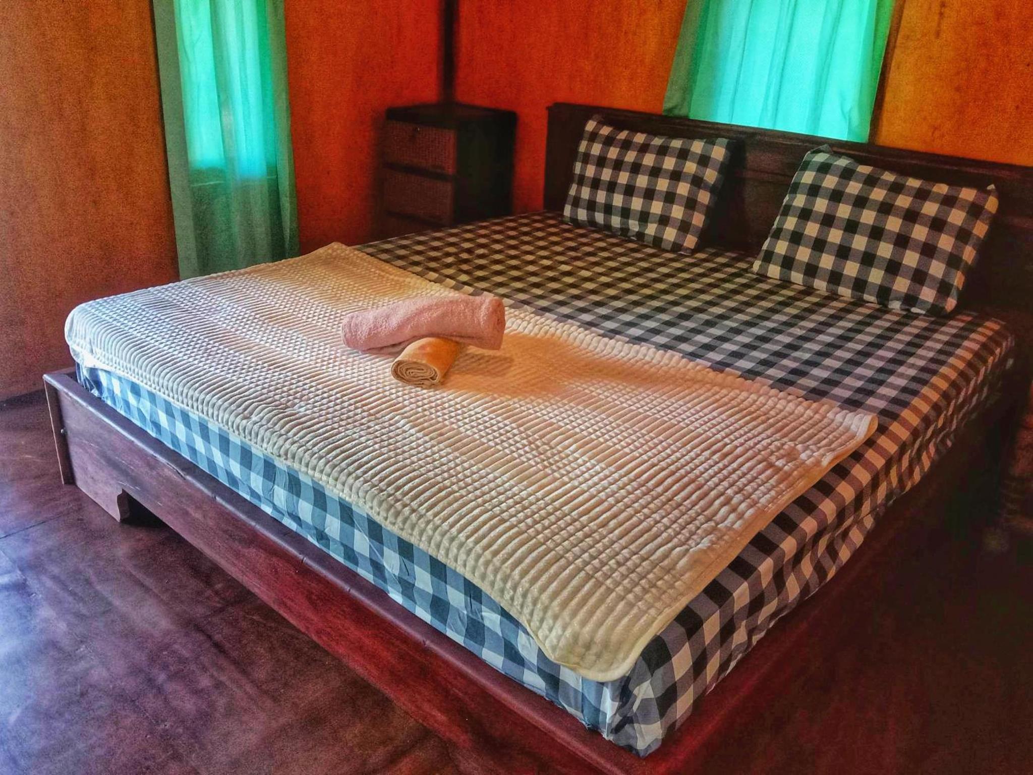 Large Double Room - Photo 9
