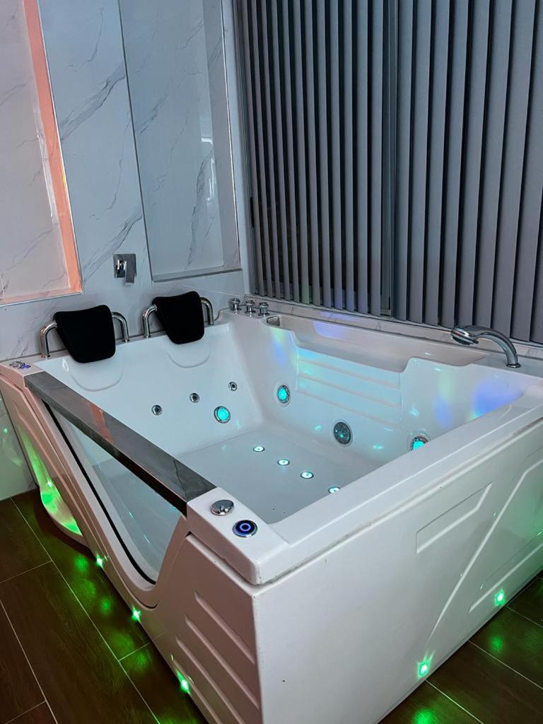 Deluxe Suite with Spa Bath photo 1