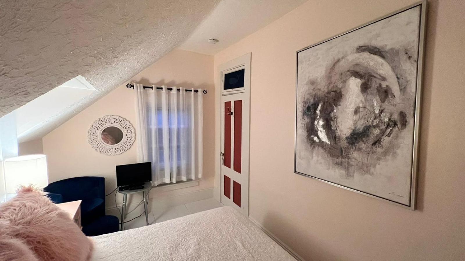 Queen Room photo 3
