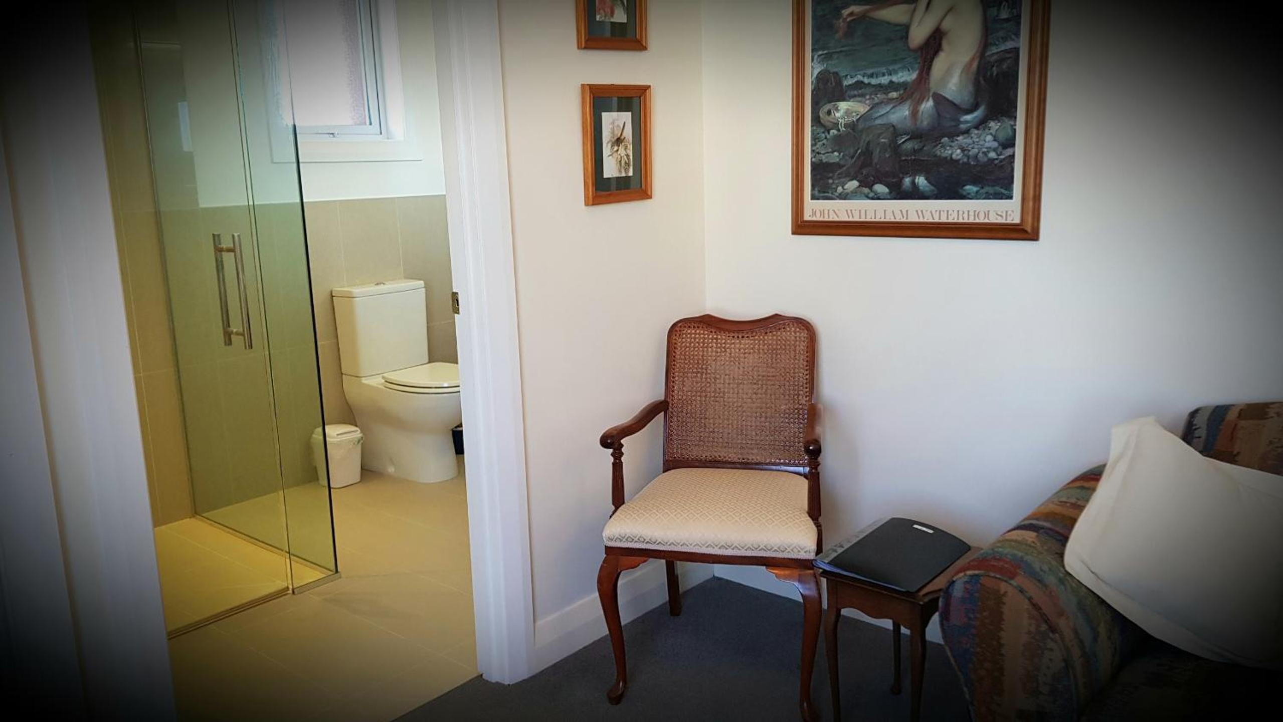 Deluxe Queen Room - Photo 13