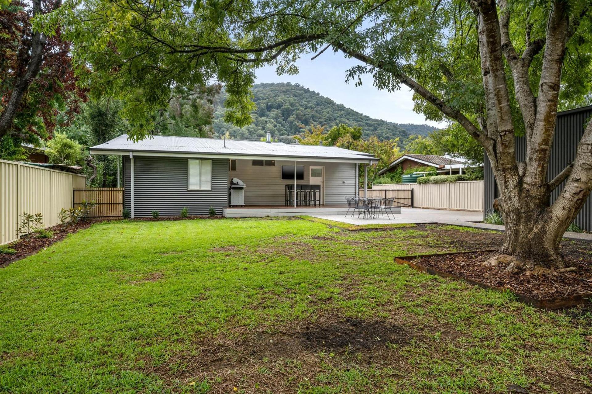 Three-Bedroom House photo 3