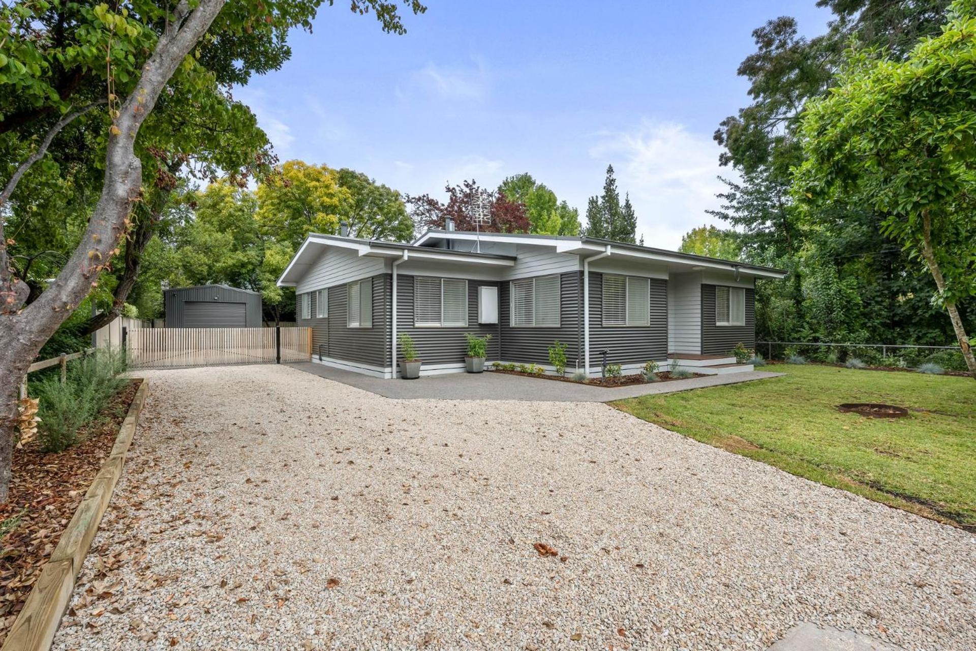 Three-Bedroom House photo 2