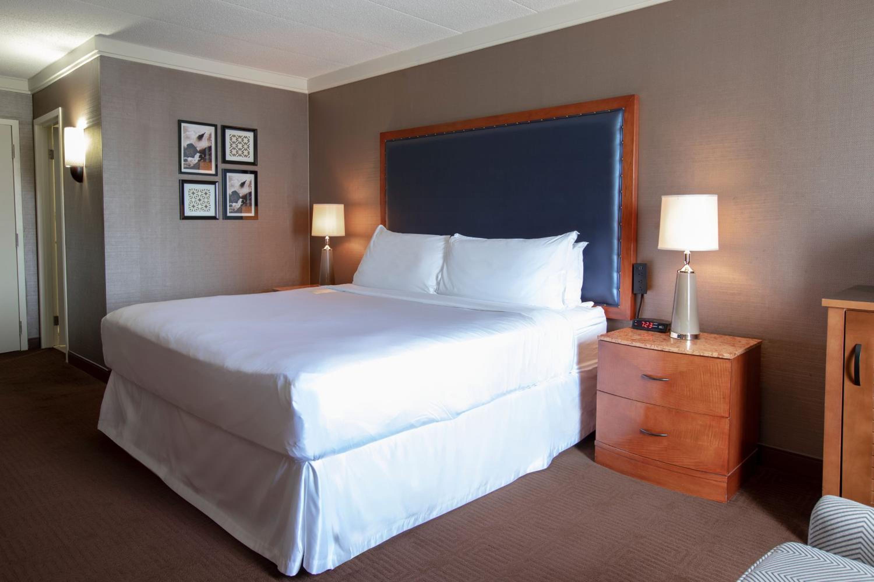 Guest Room, 1 King - Photo 2