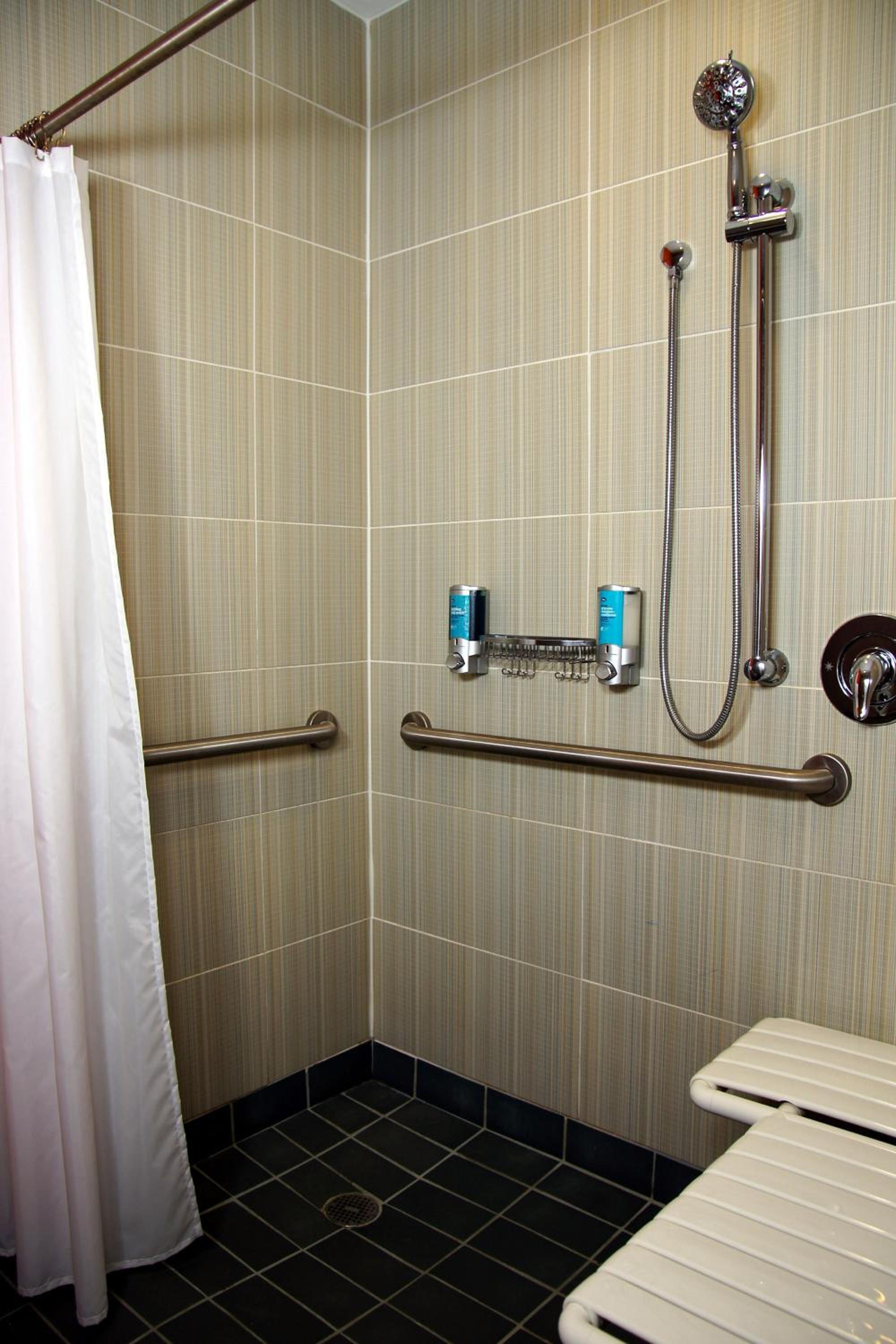 Guest Room, 1 King - Photo 3