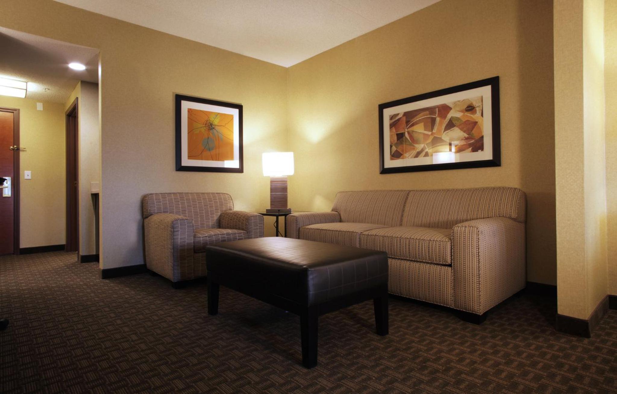 Standard King Room - Photo 7