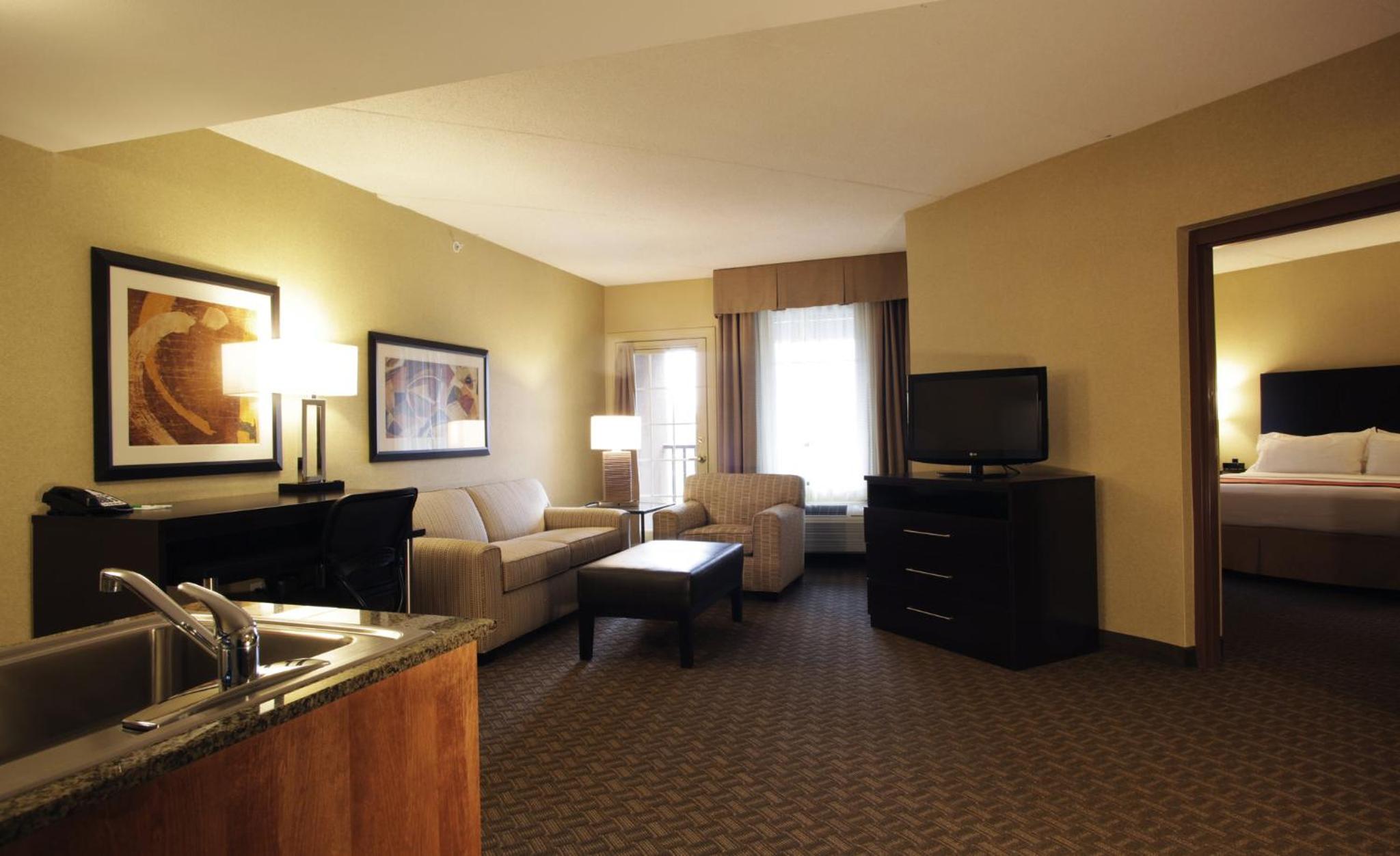 One-Bedroom King Suite photo 1