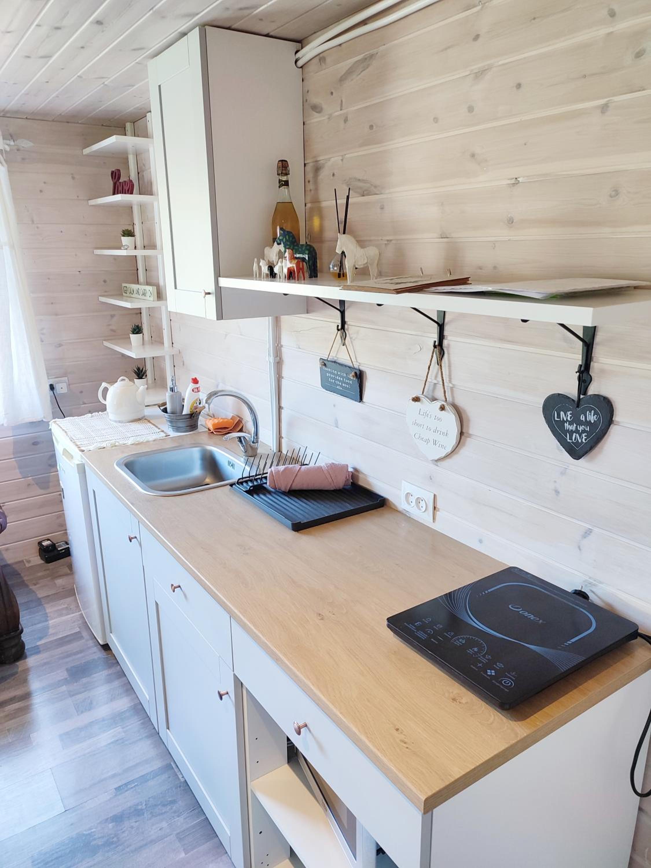 One-Bedroom House - Photo 6