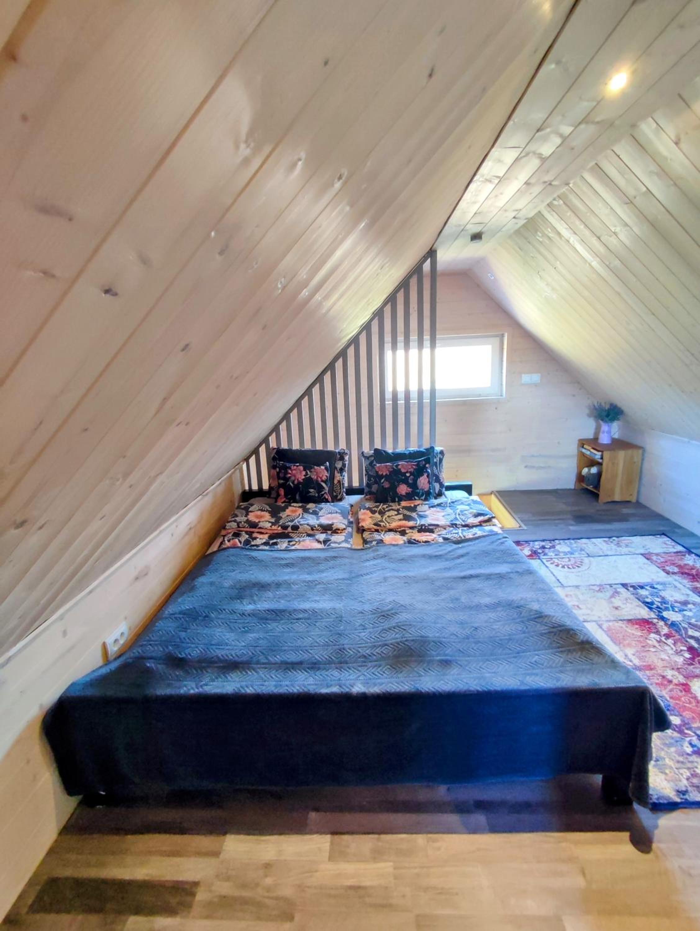 One-Bedroom House - Photo 11