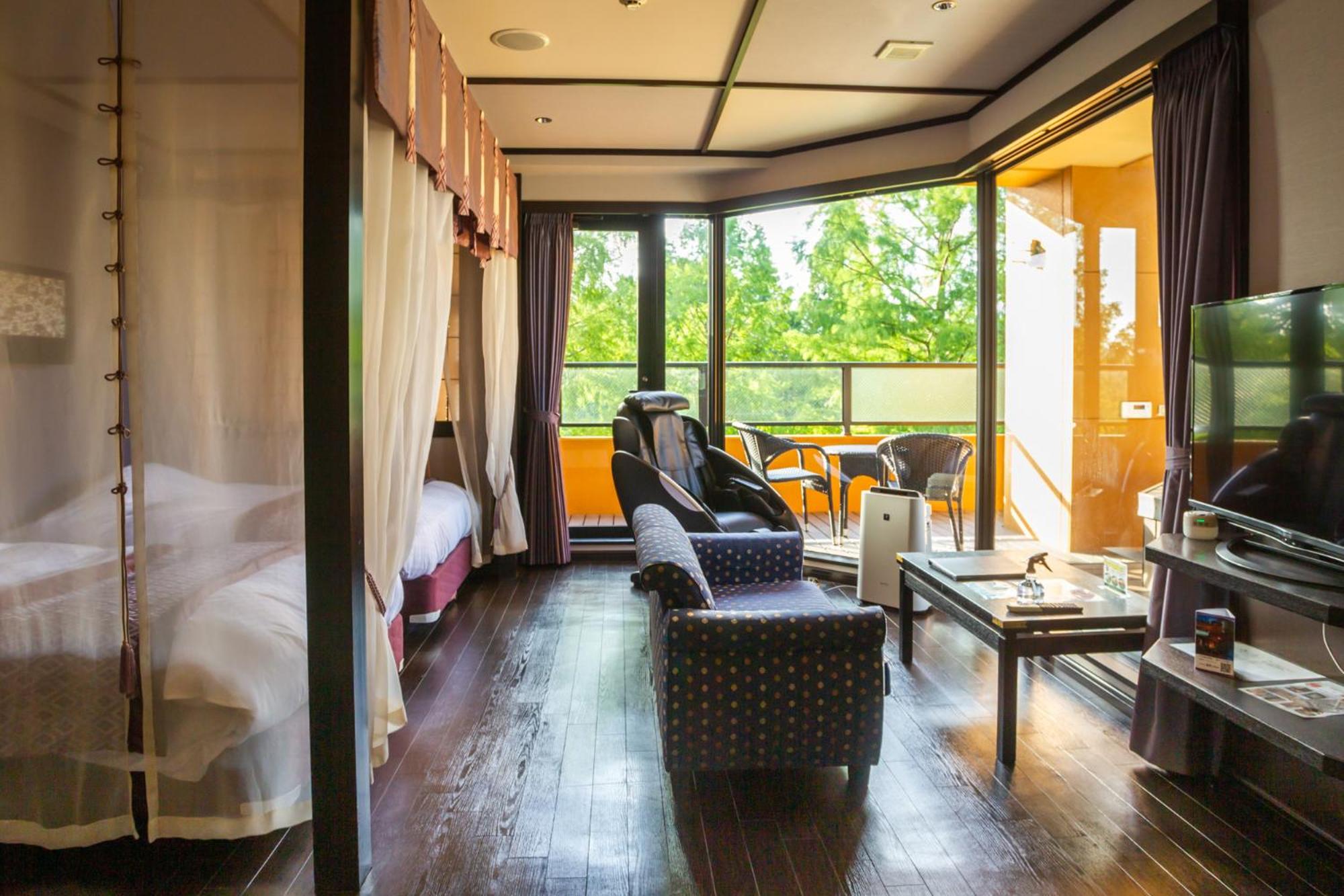 Twin Room with Tatami Area and Open-Air Bath photo 1