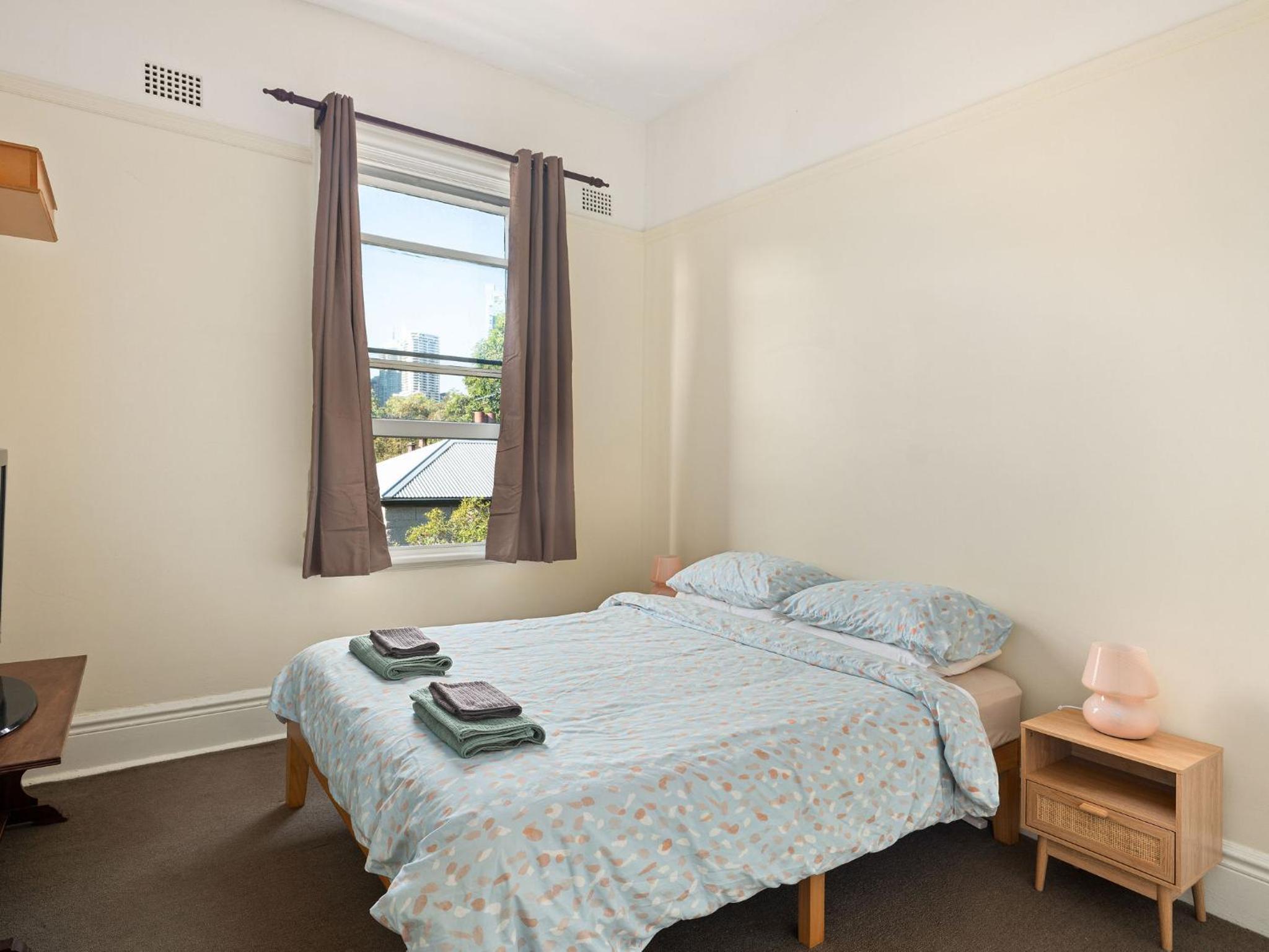 Queen Room photo 1