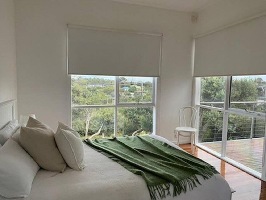 Three-Bedroom House photo 3