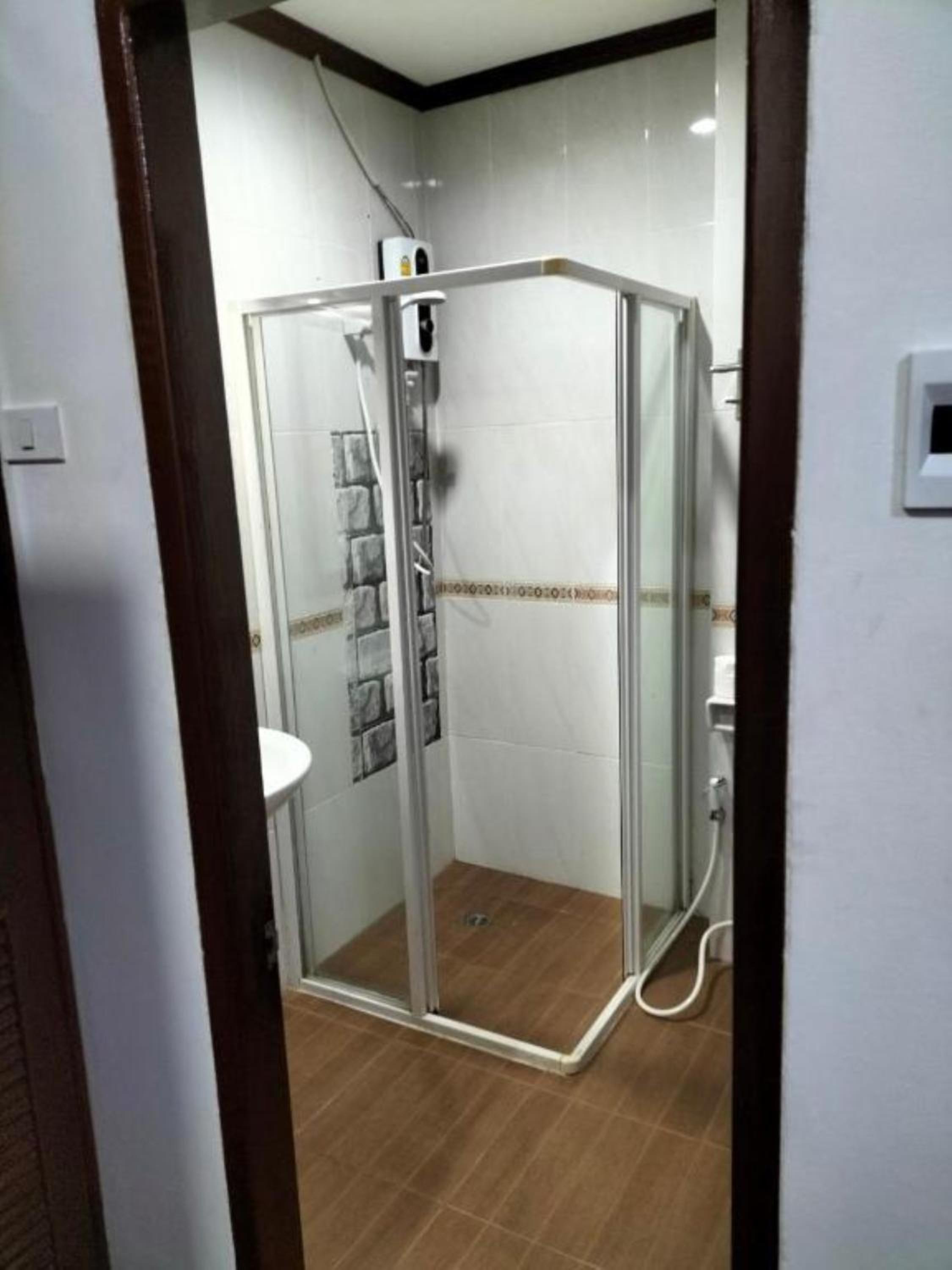 Double or Twin Room with Window - Photo 7
