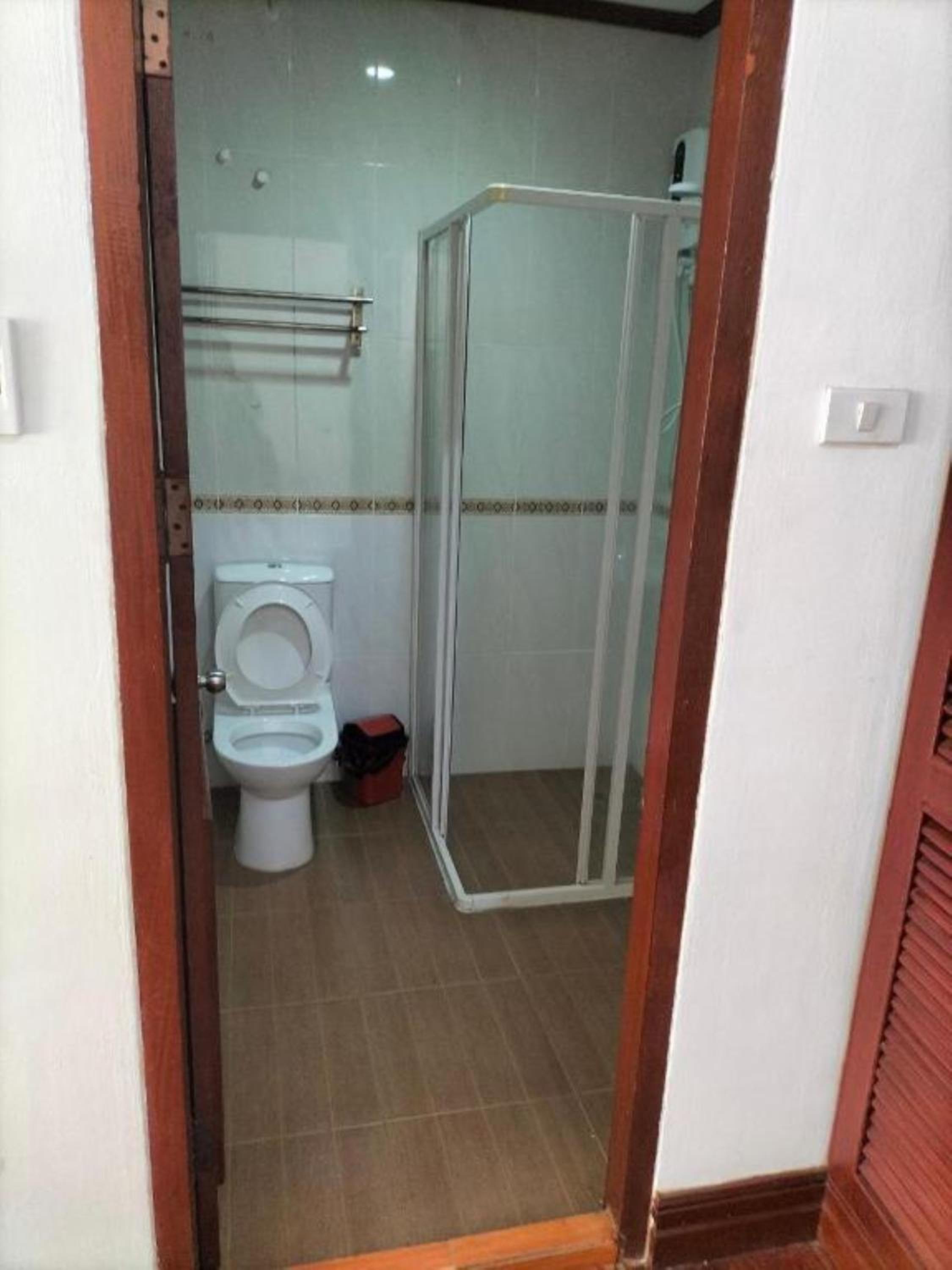 Double or Twin Room with Window - Photo 6