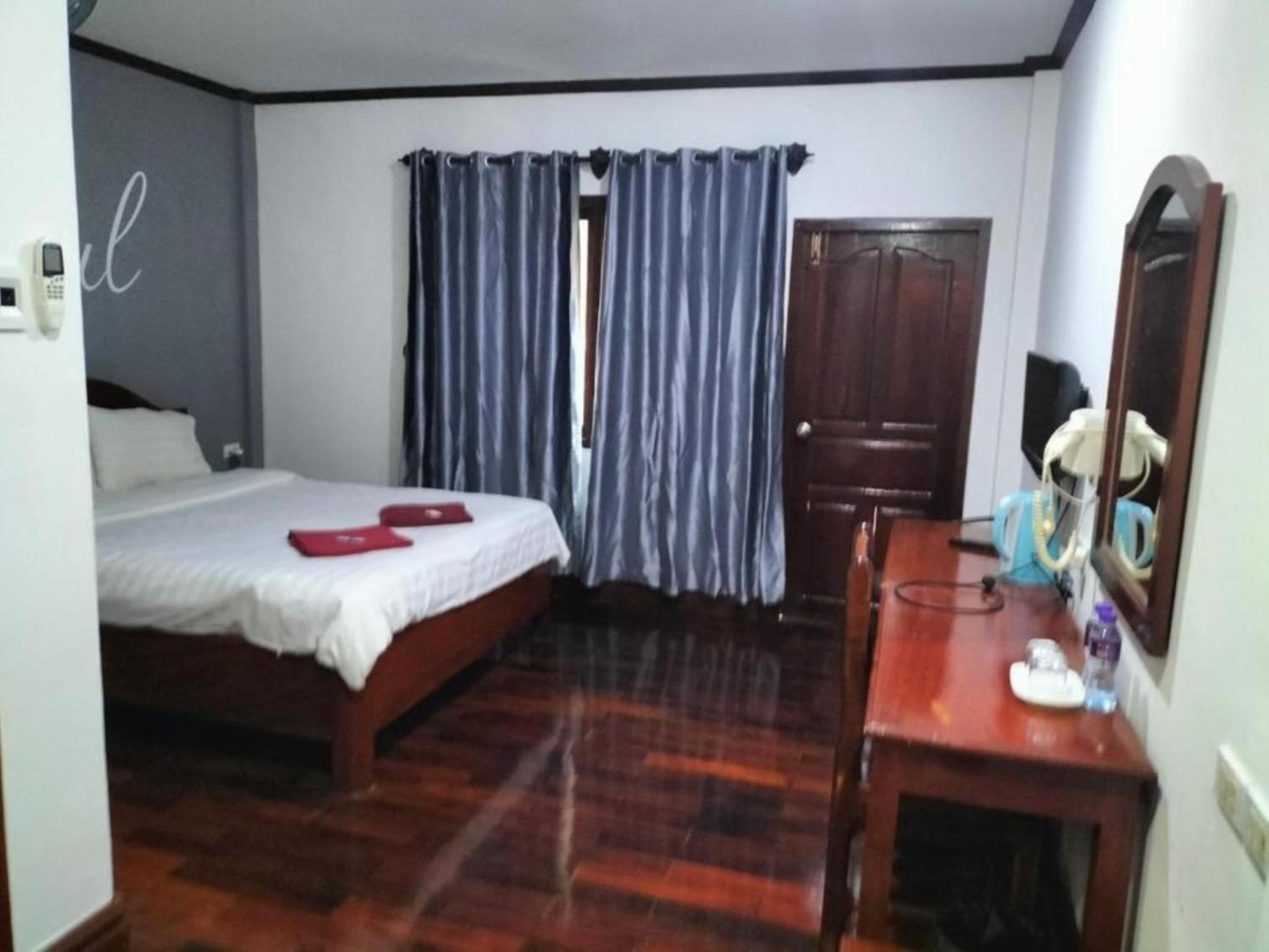 Double or Twin Room with Window - Photo 3