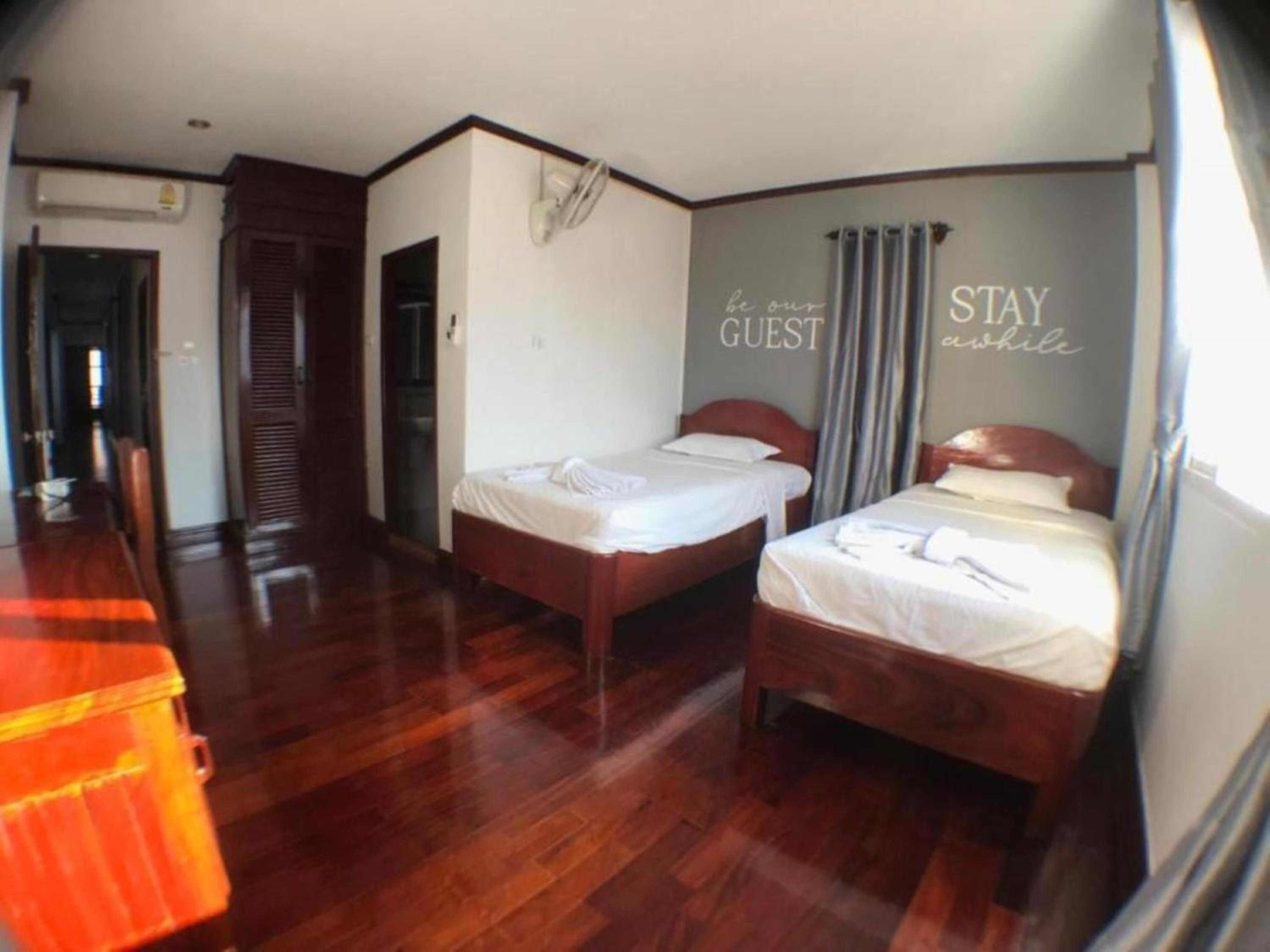 Double or Twin Room - No Window - Photo 9