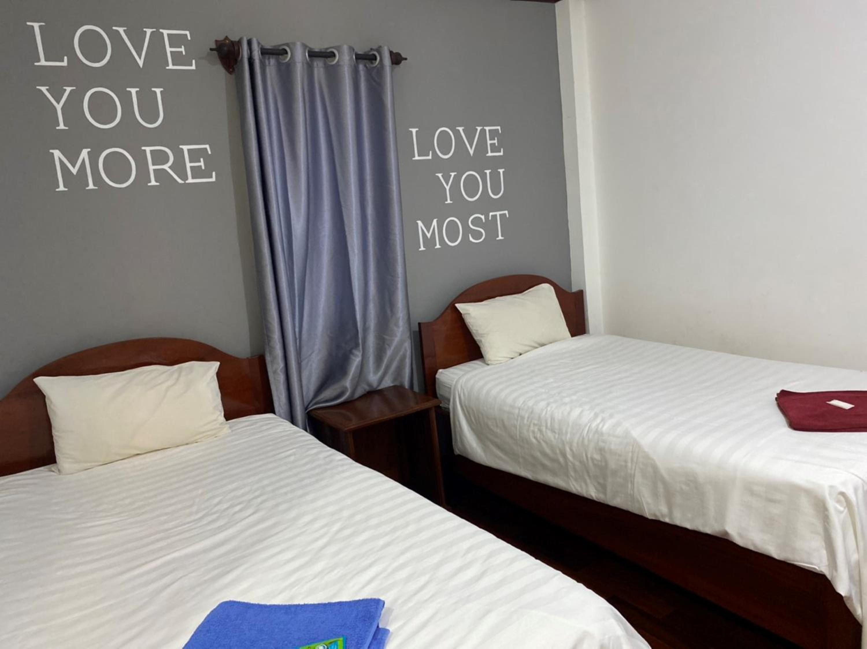 Double or Twin Room - No Window - Photo 7