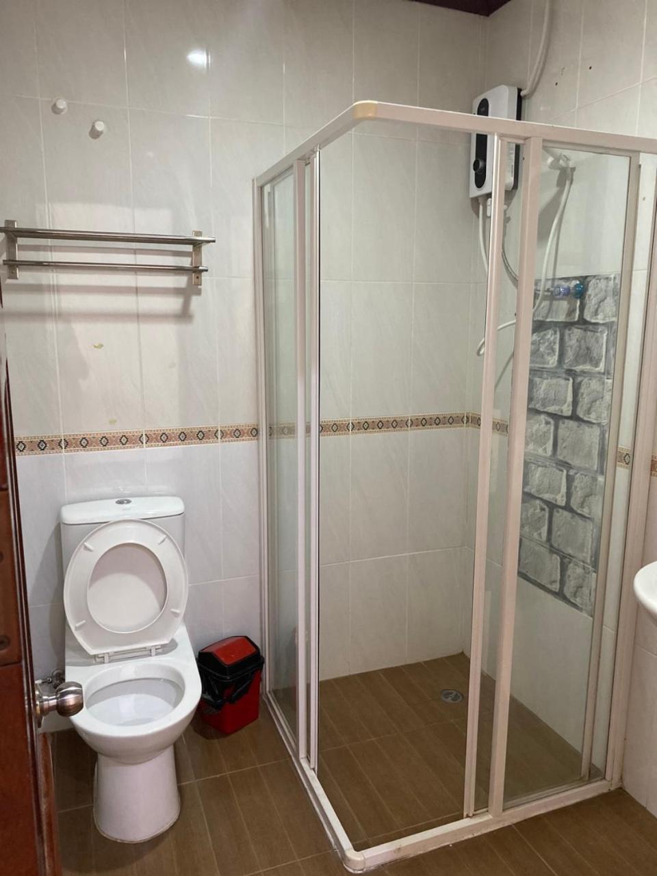 Double or Twin Room with Window - Photo 5