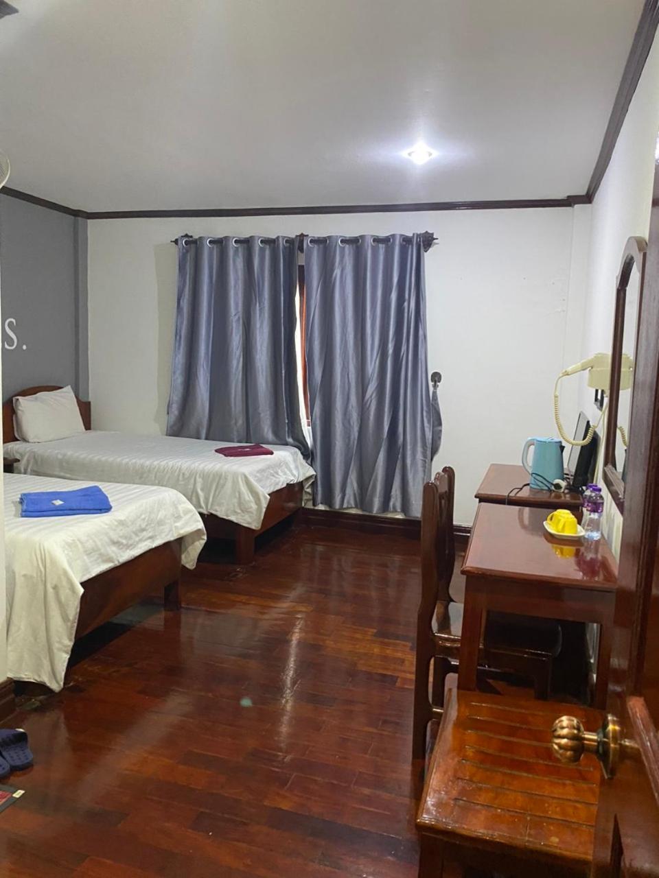 Double or Twin Room - No Window - Photo 2