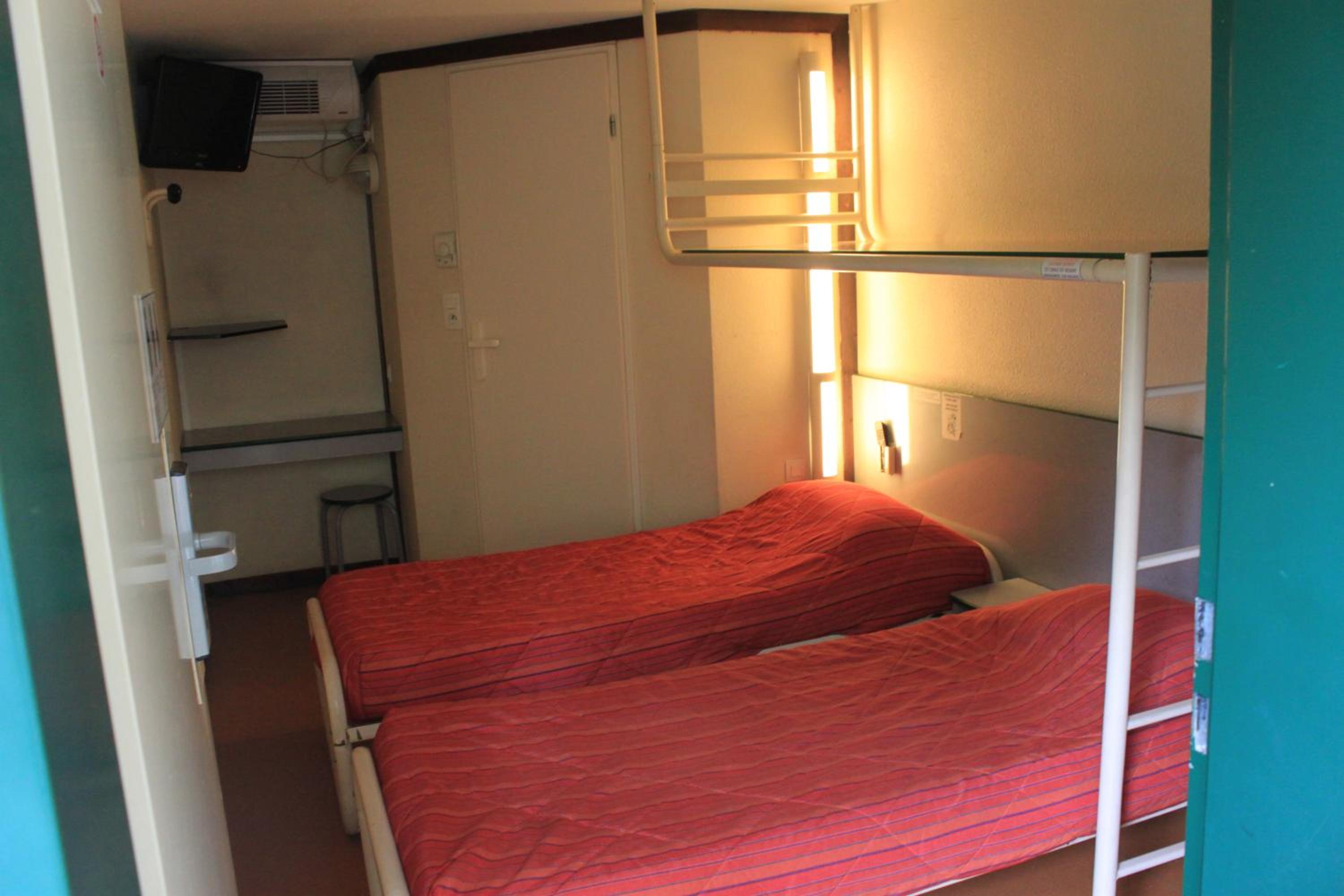 Twin Room - Photo 2