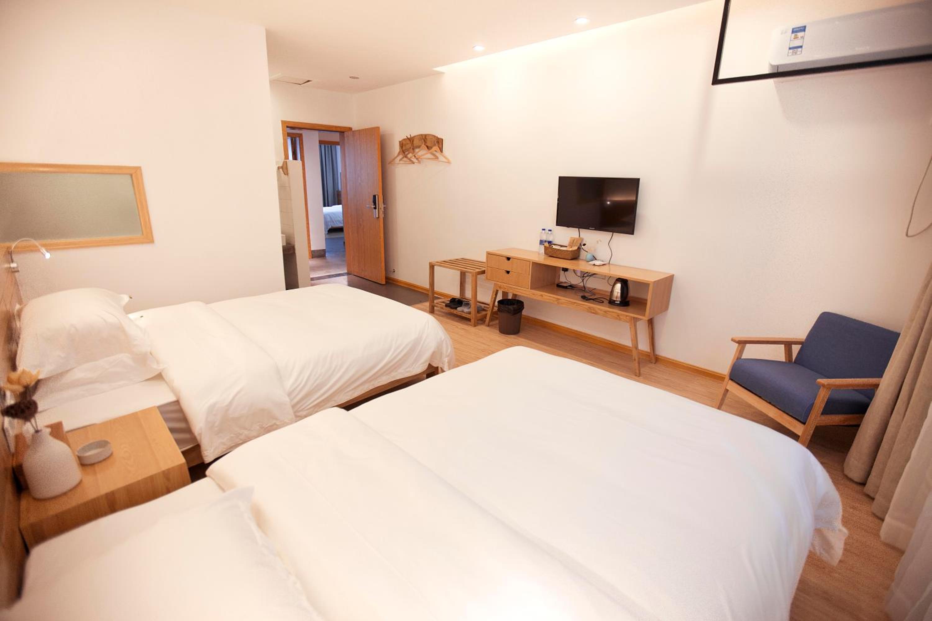 Standard Twin Room photo 2