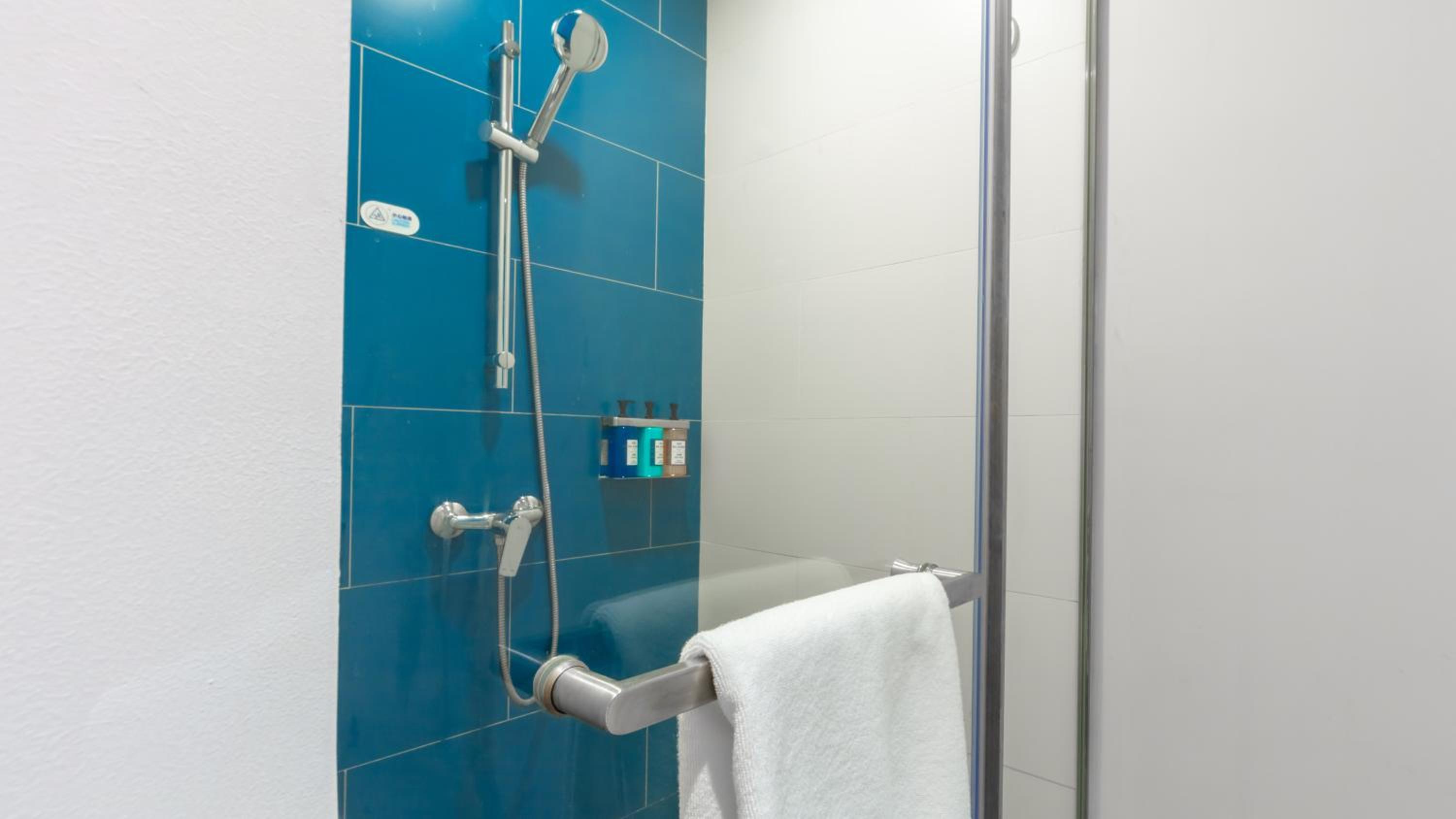 High Floor Standard Twin Room photo 2