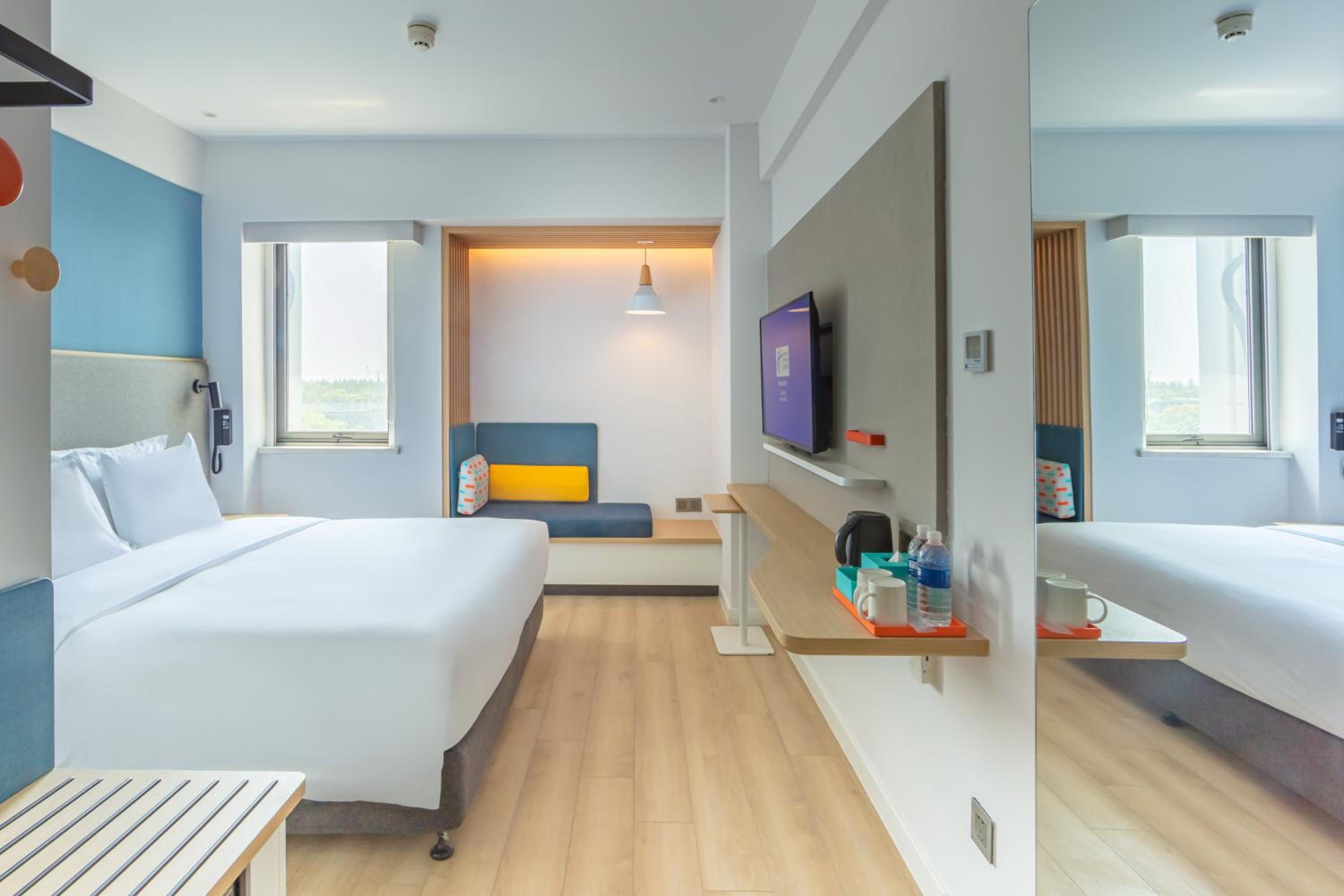 Standard King Room - High Floor photo 1