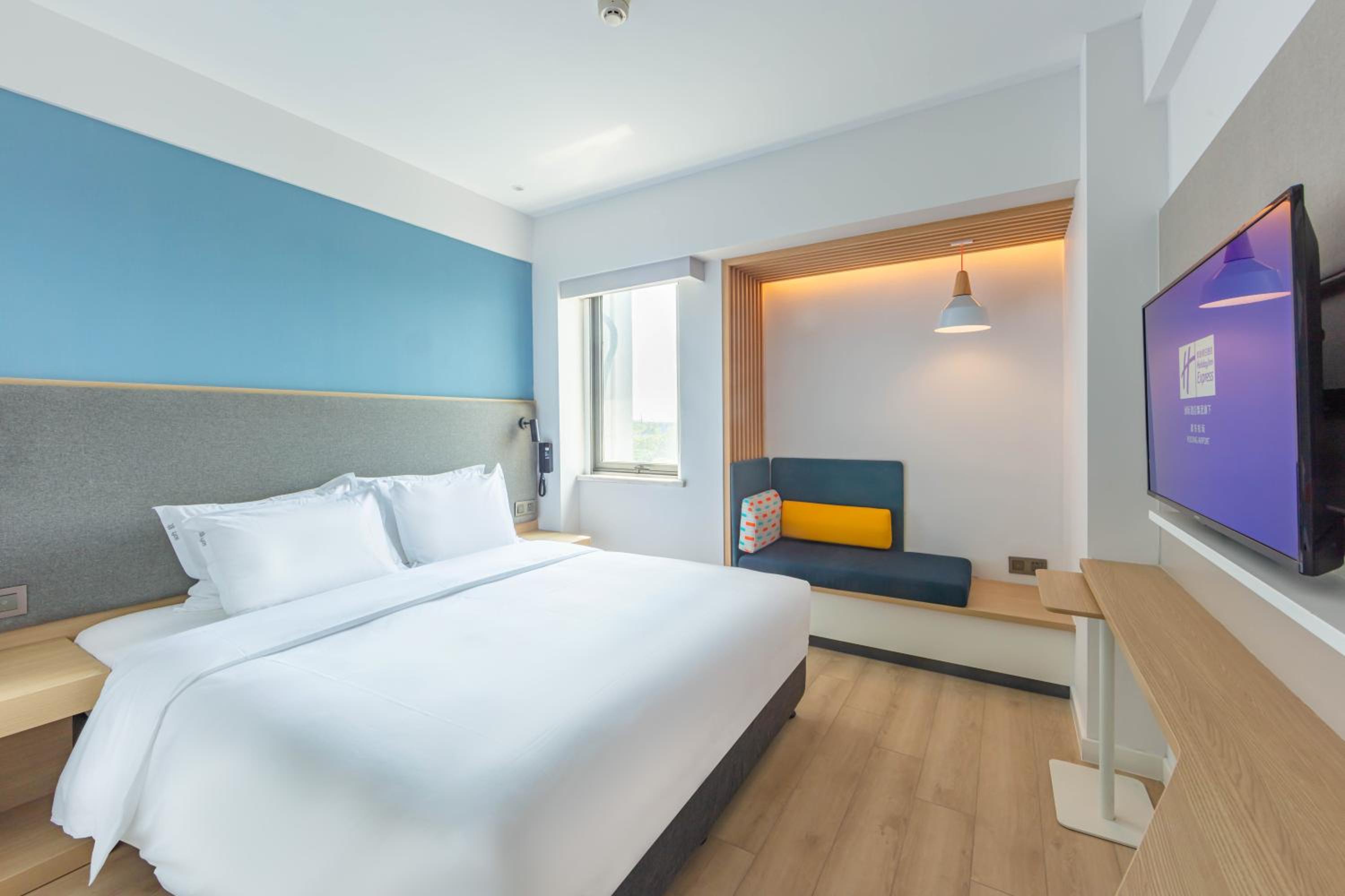 Standard King Room photo 1