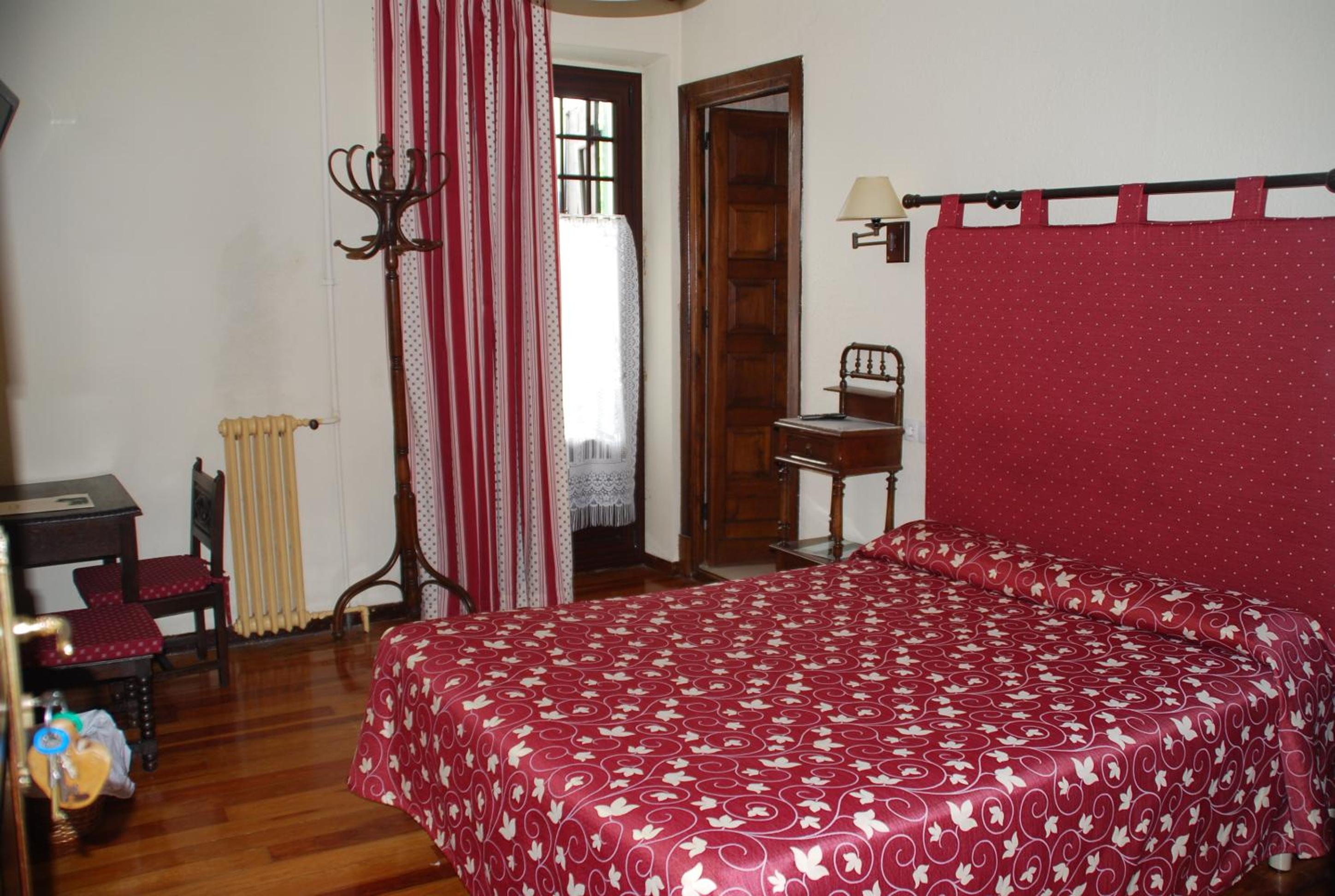 Double or Twin Room - Photo 5