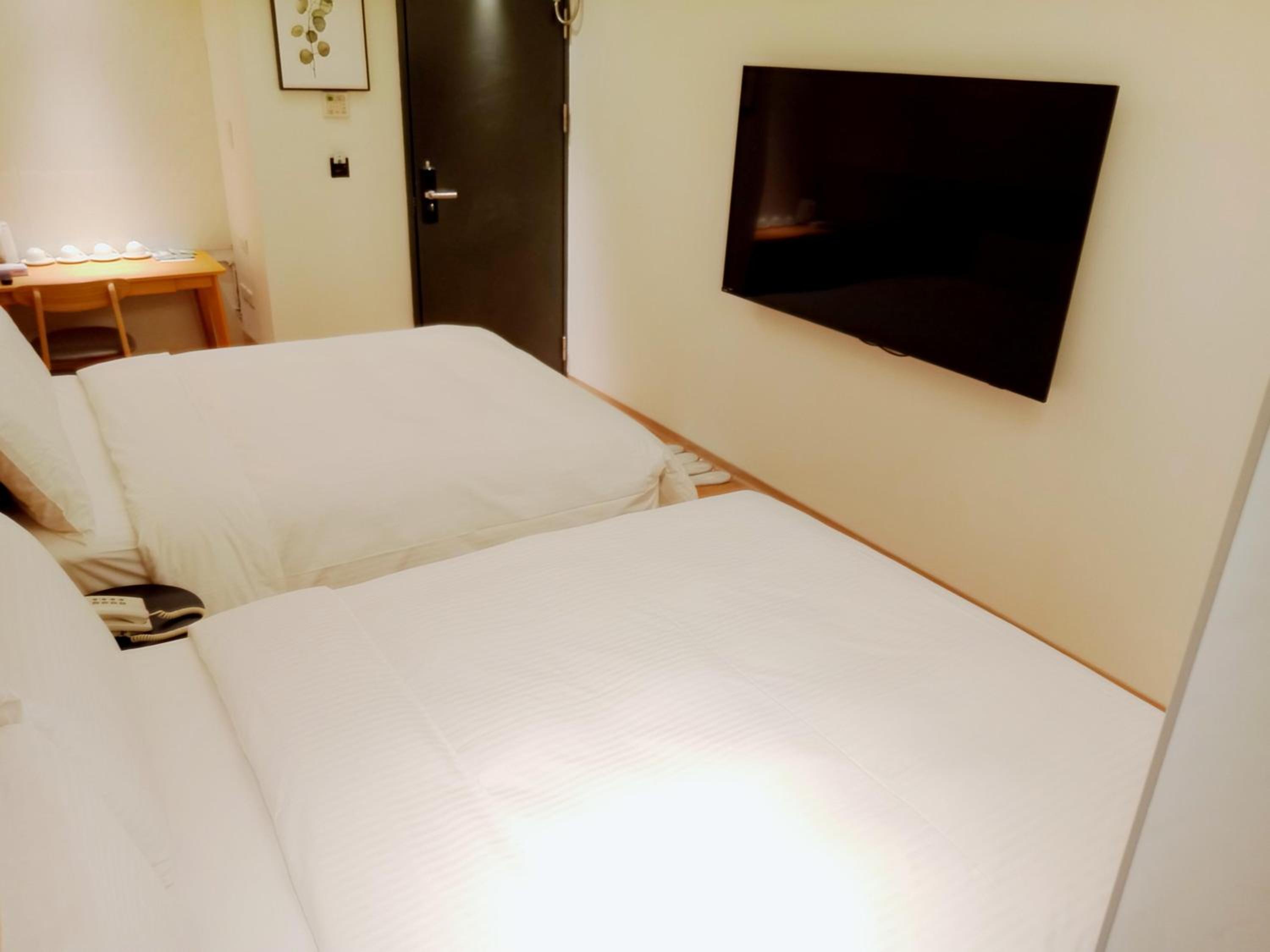 Quadruple Room with Private Bathroom photo 2