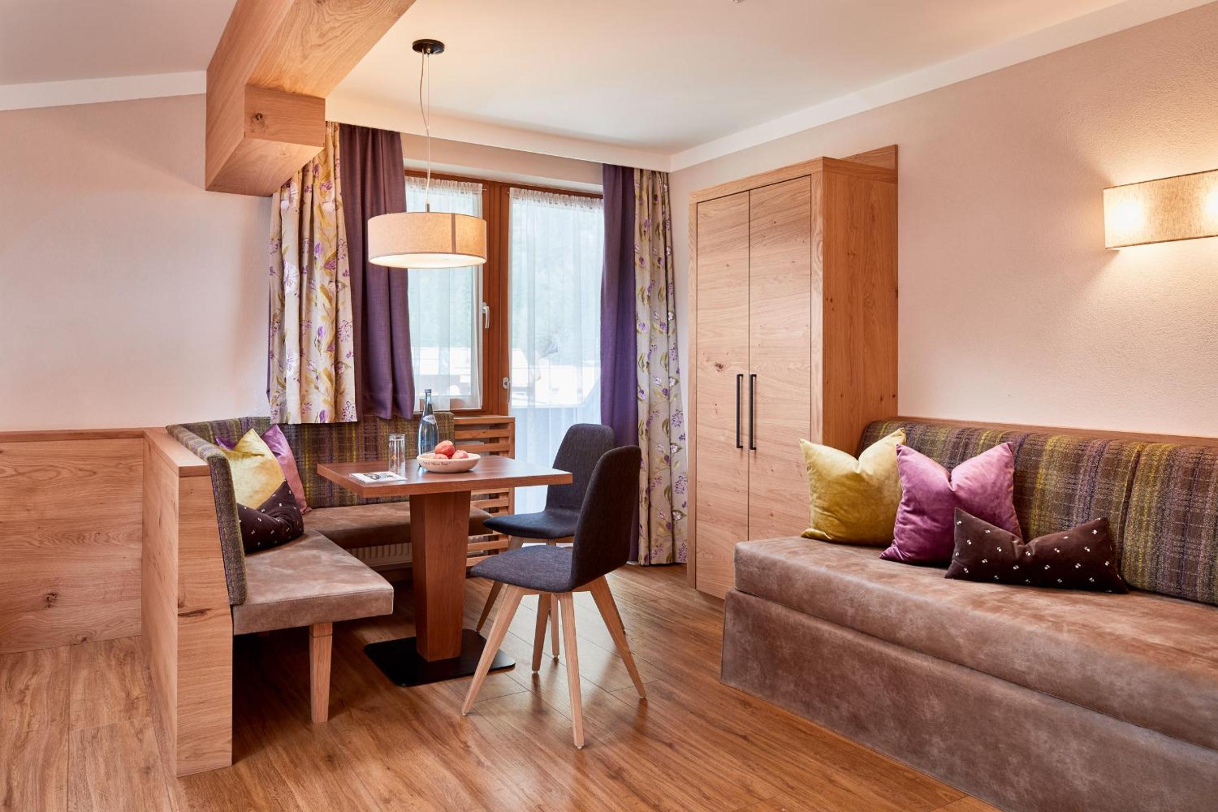 Junior Suite with Mountain View - Photo 3