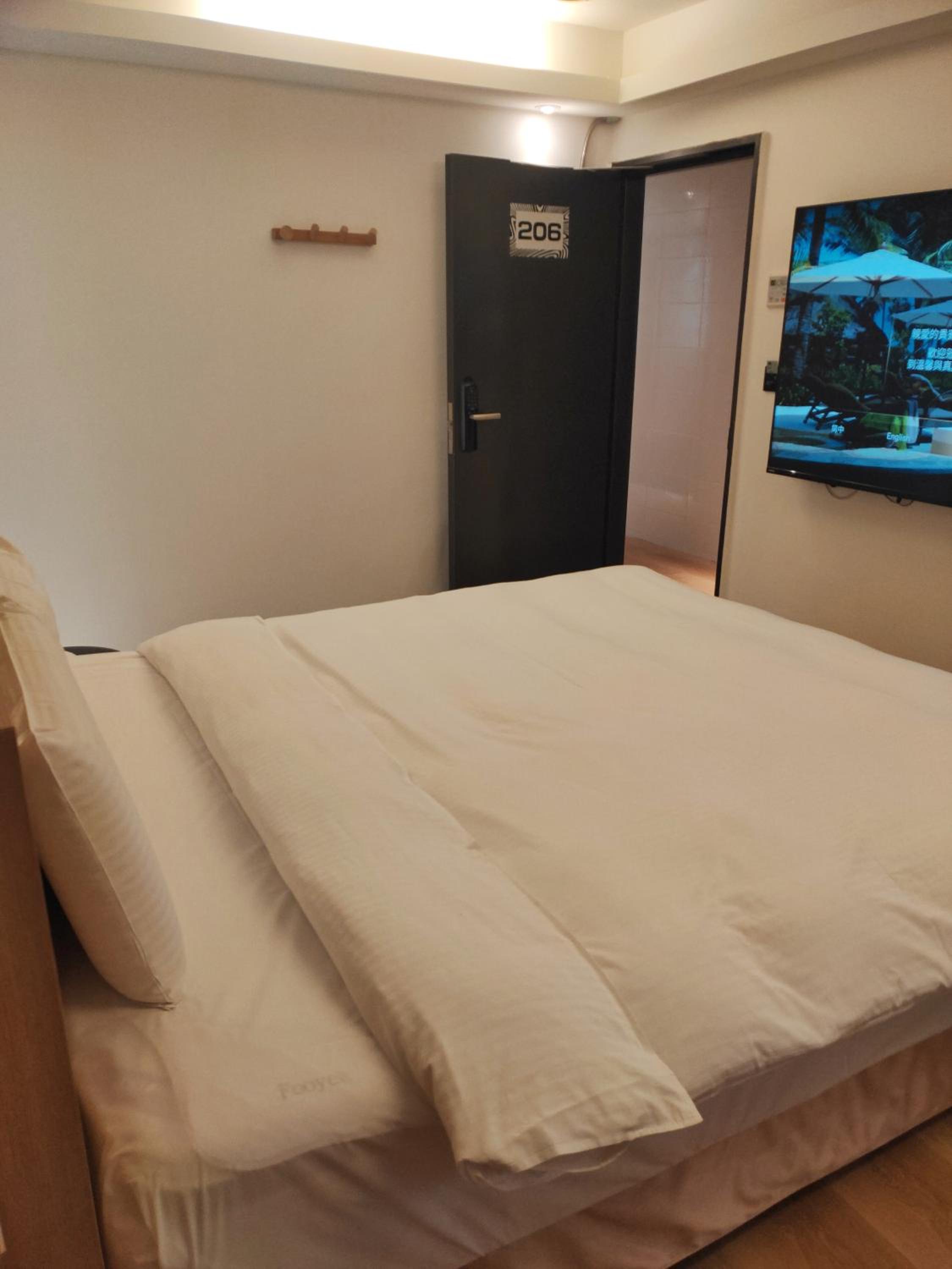 Standard Queen Room