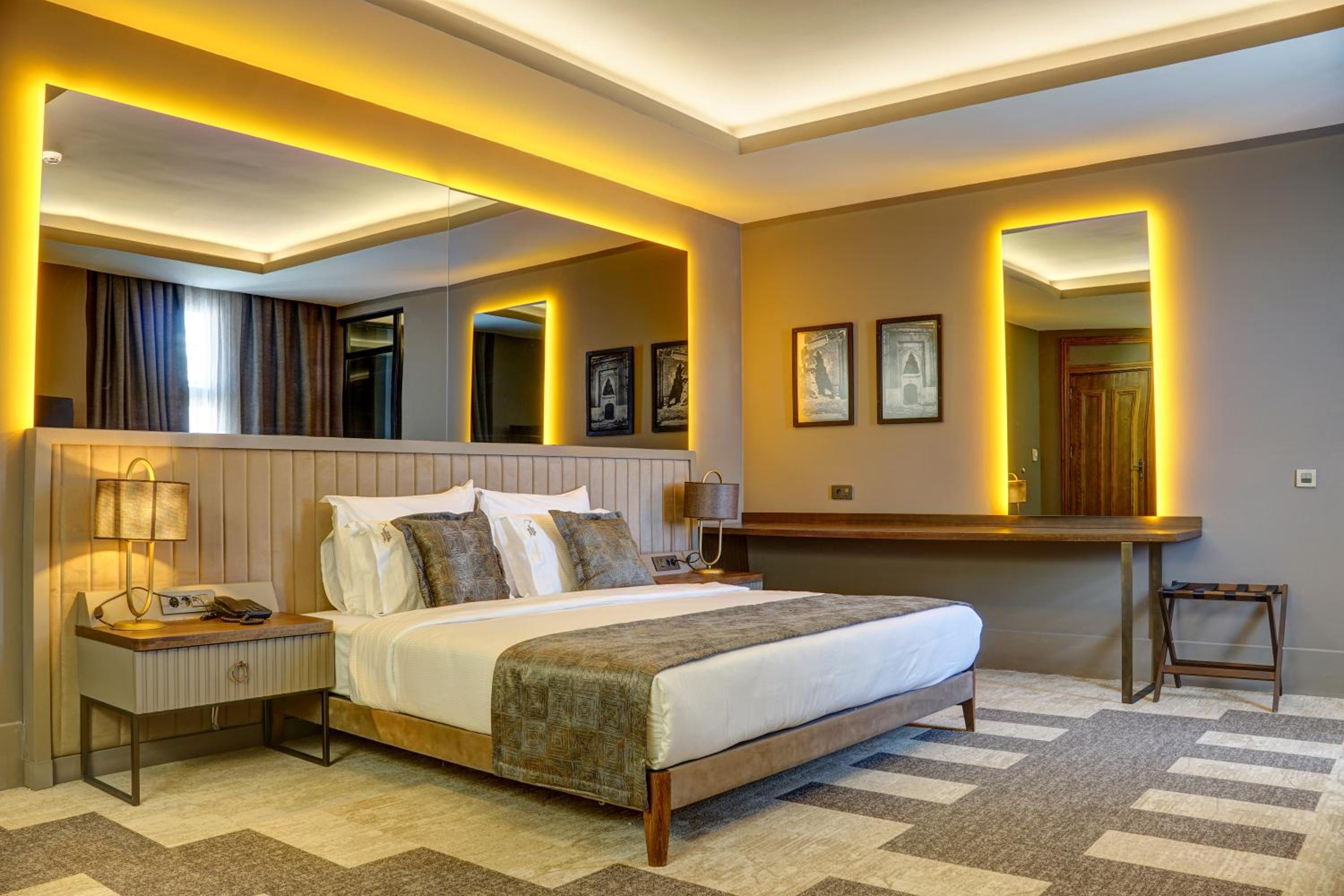 Deluxe Room - Photo 2