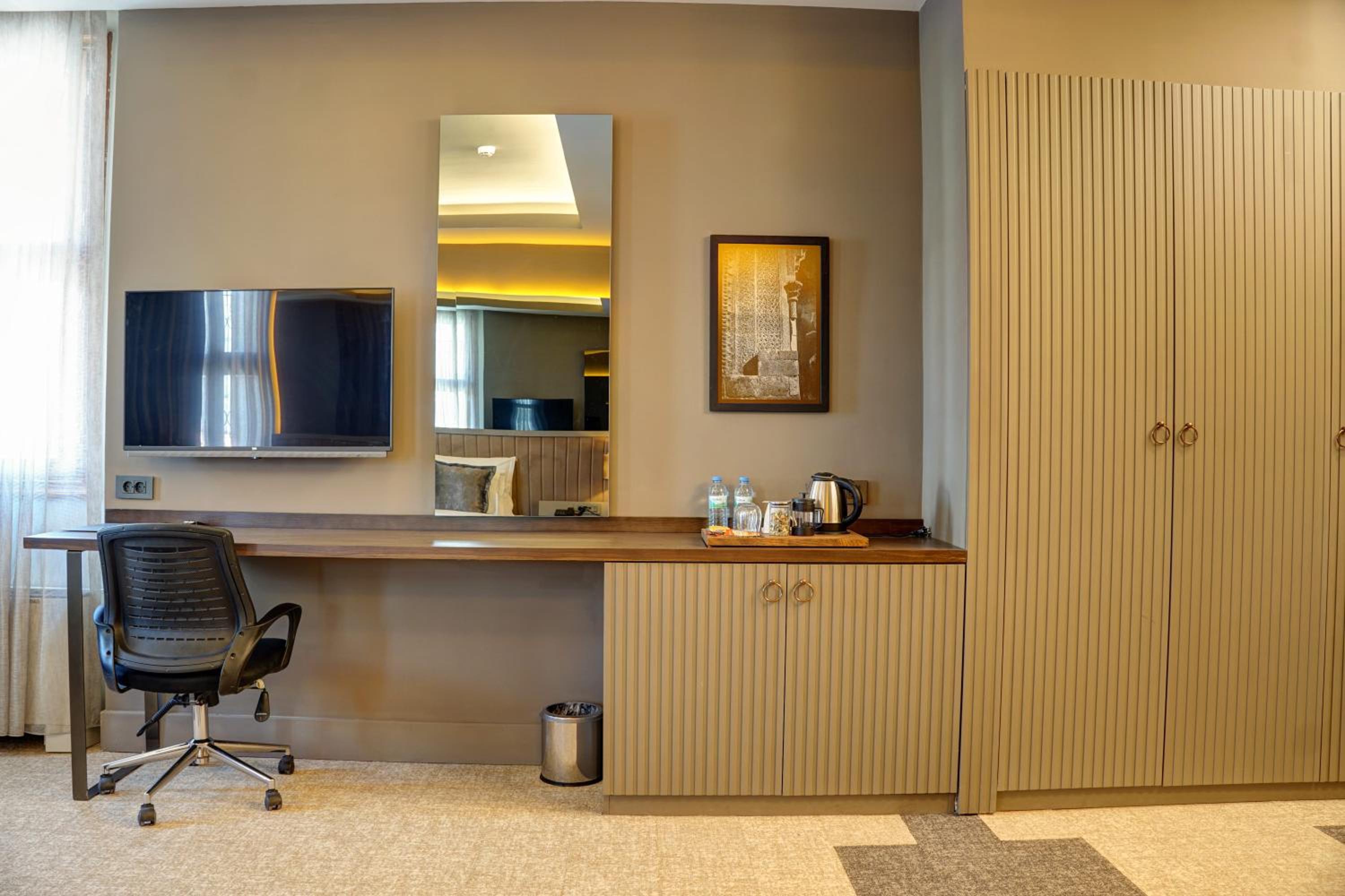 Suite - Photo 10