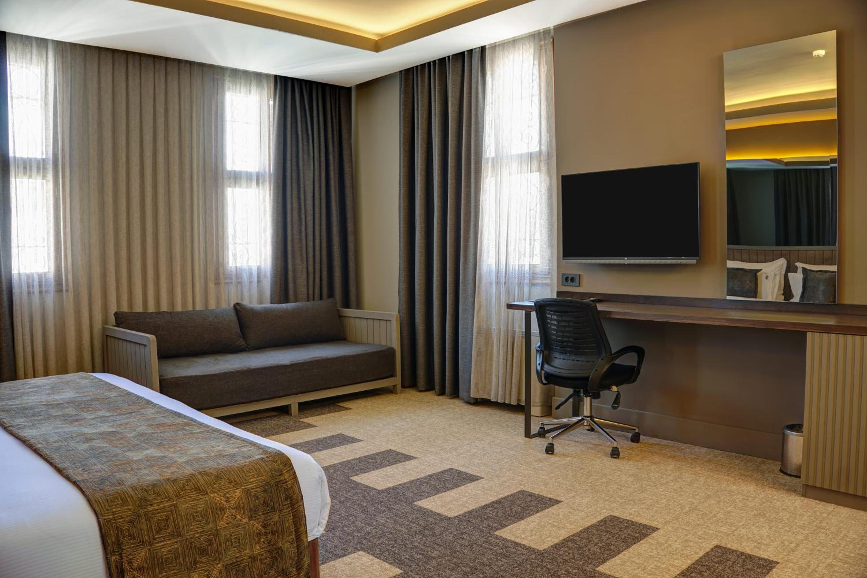 Suite - Photo 9