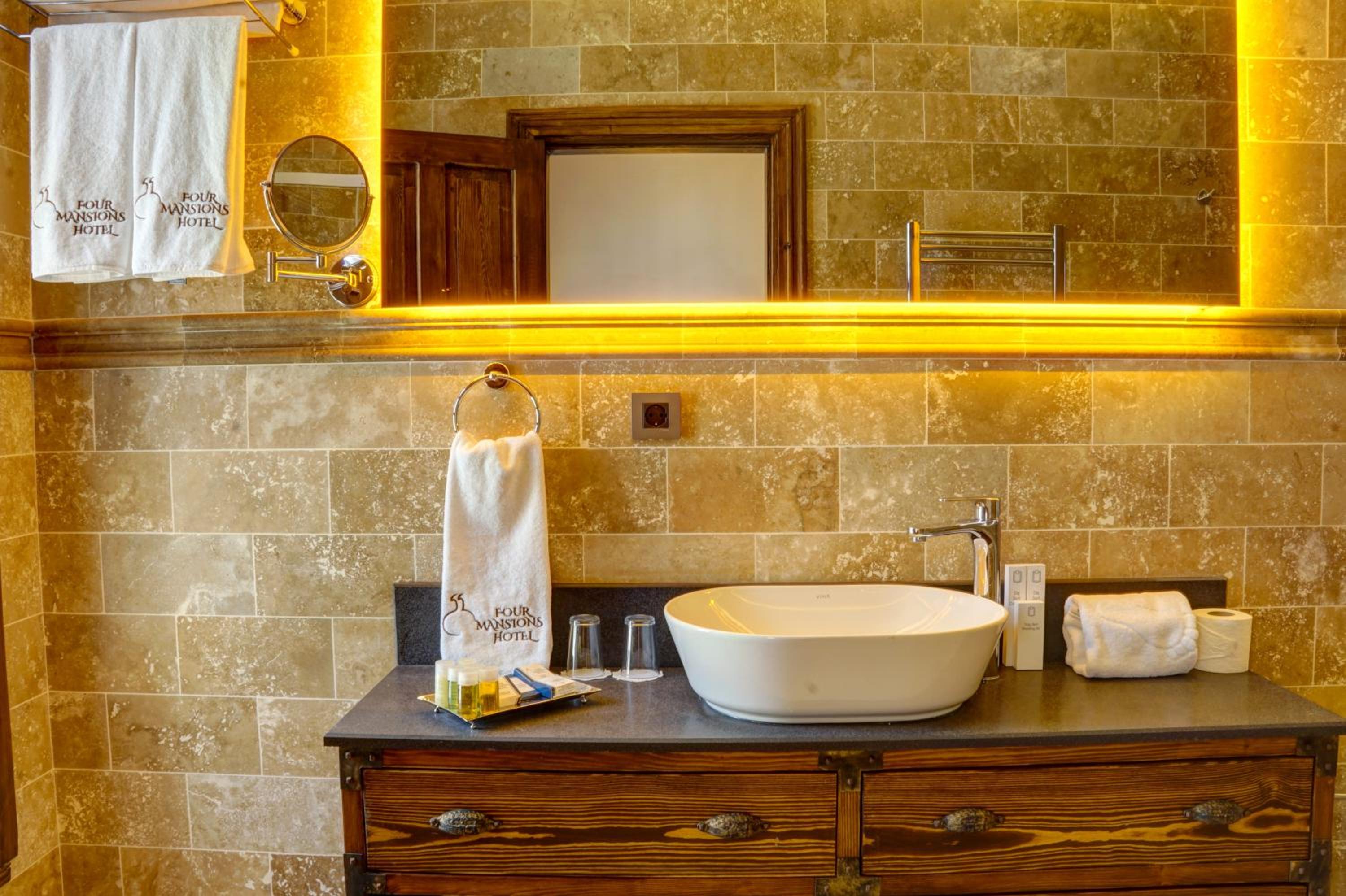 Superior Suite - Photo 14