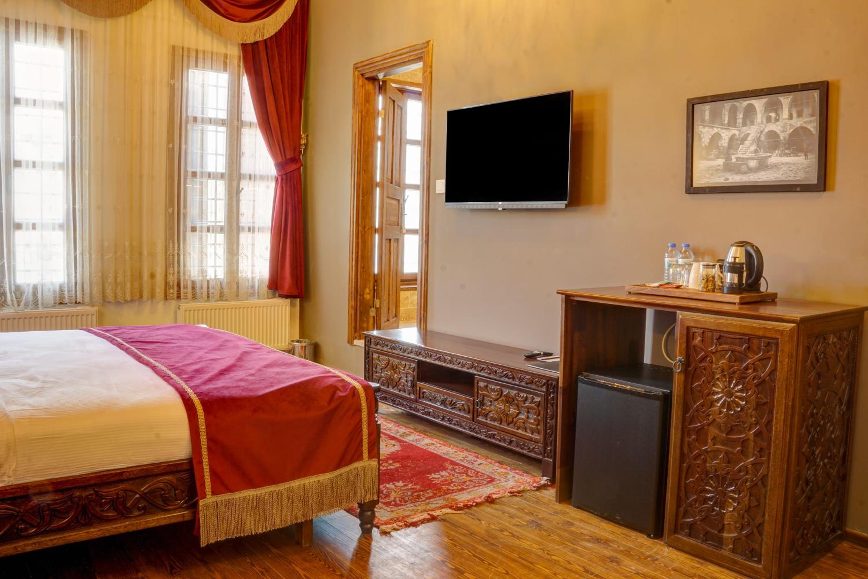 Superior Suite - Photo 12