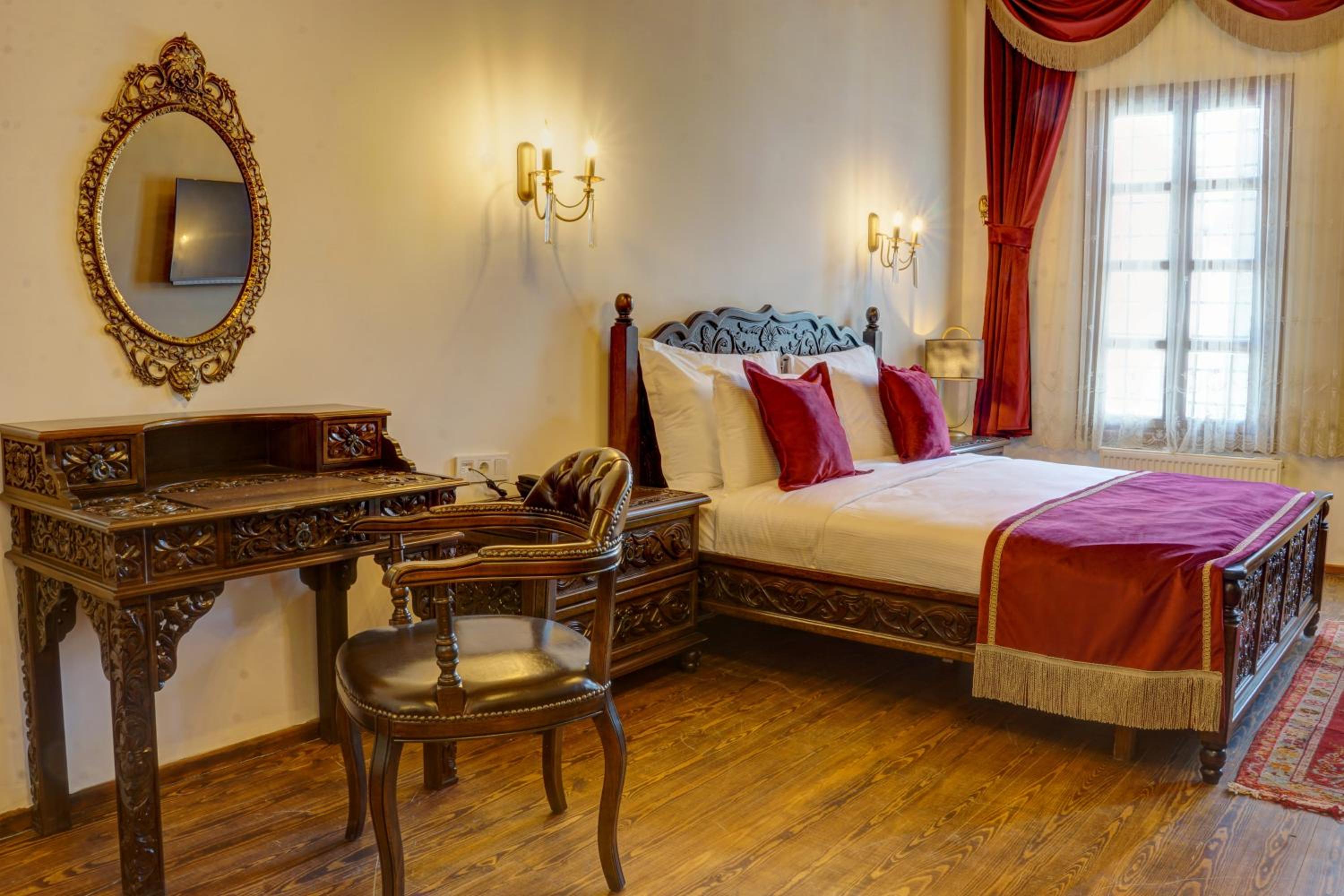 Superior Suite - Photo 13