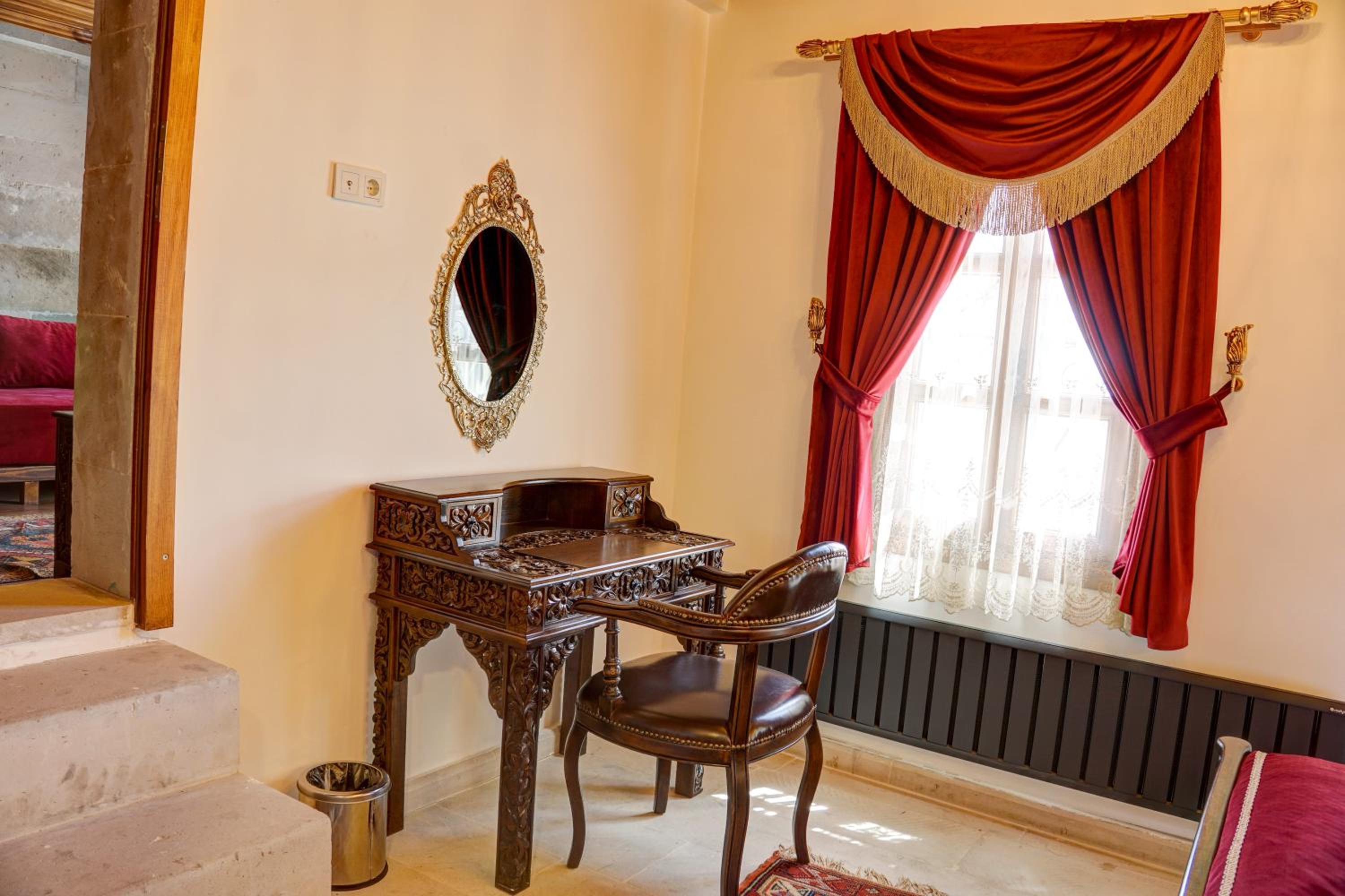 Superior Suite - Photo 9