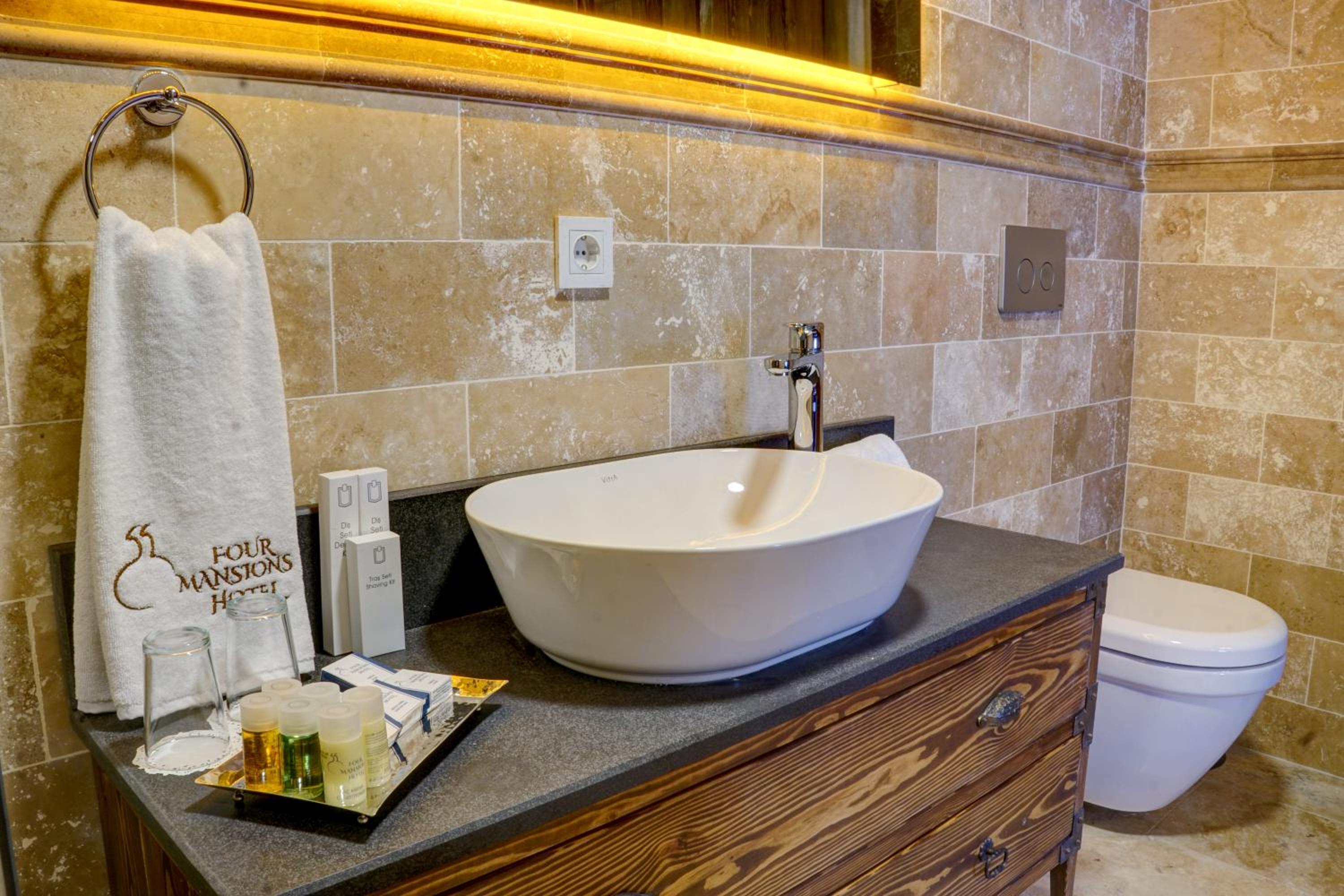 Superior Suite - Photo 10