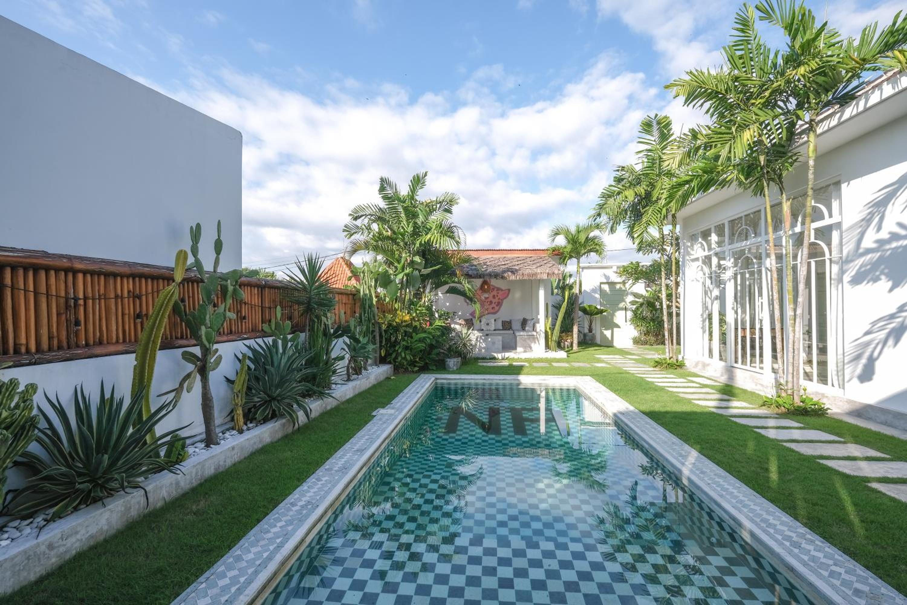Villa with Private Pool - Photo 24