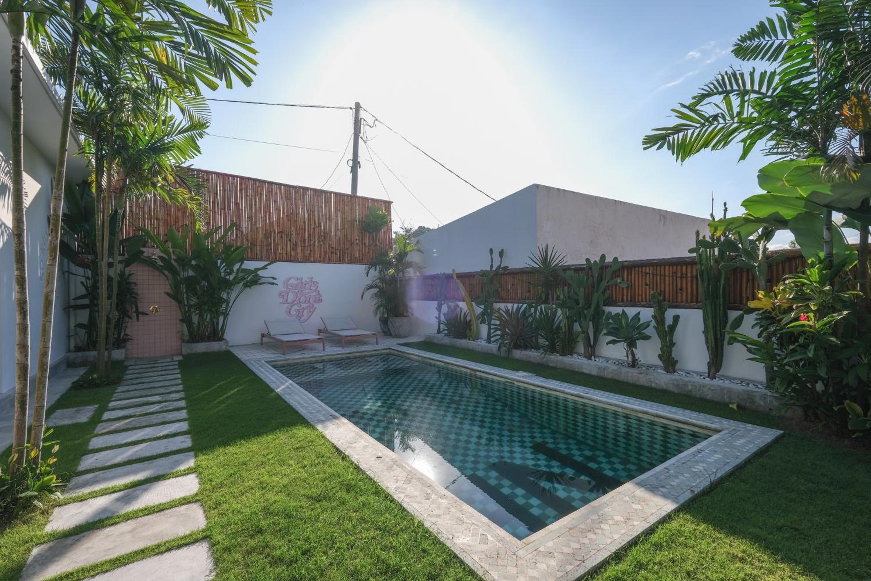 Villa with Private Pool - Photo 13