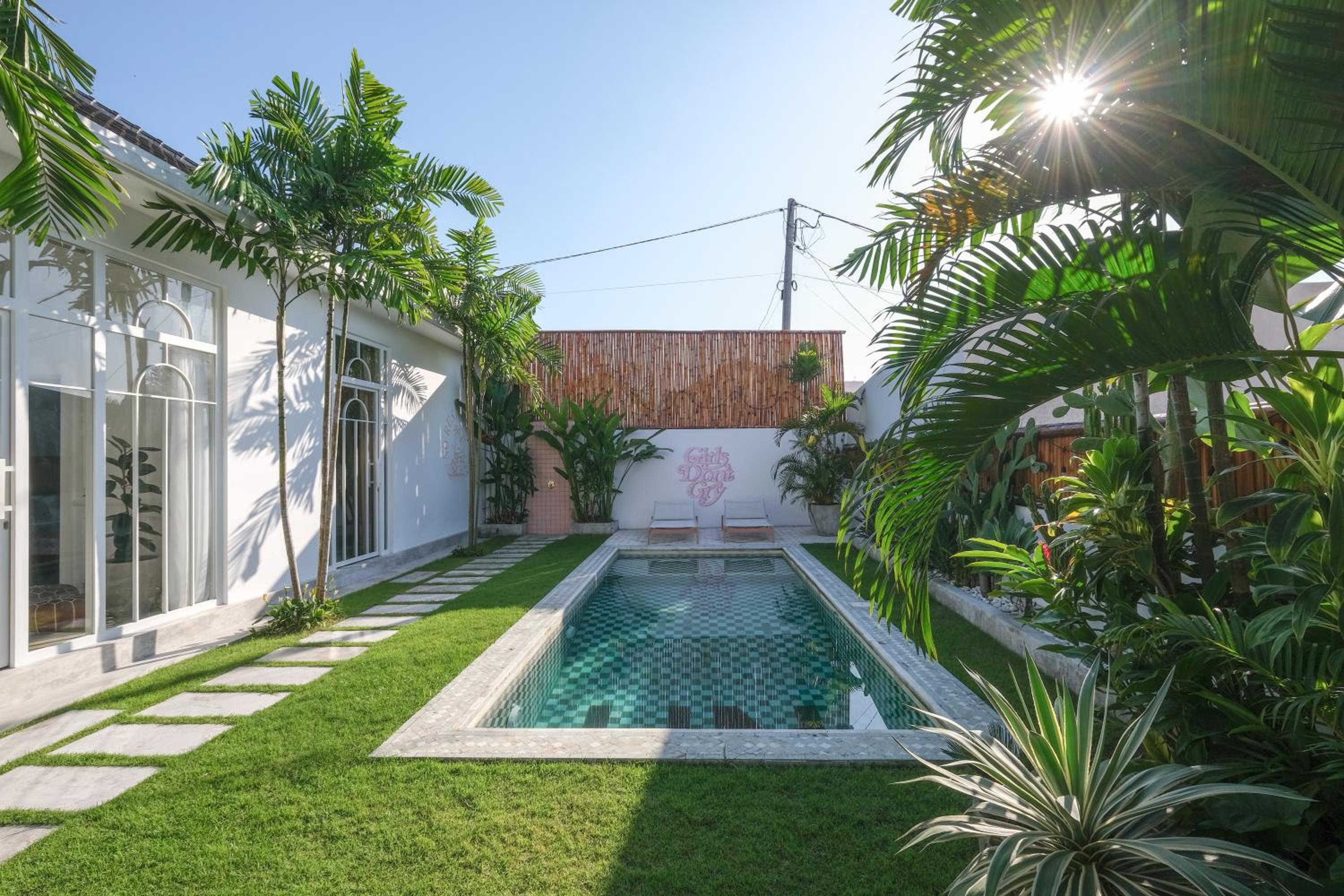 Villa with Private Pool - Photo 26