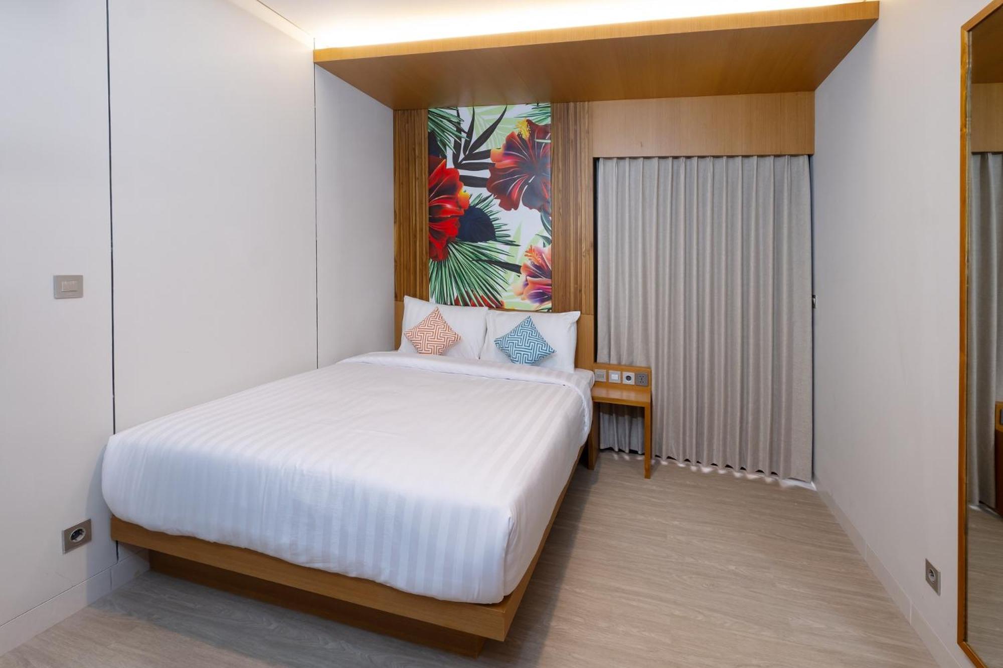Superior Pool Side Room