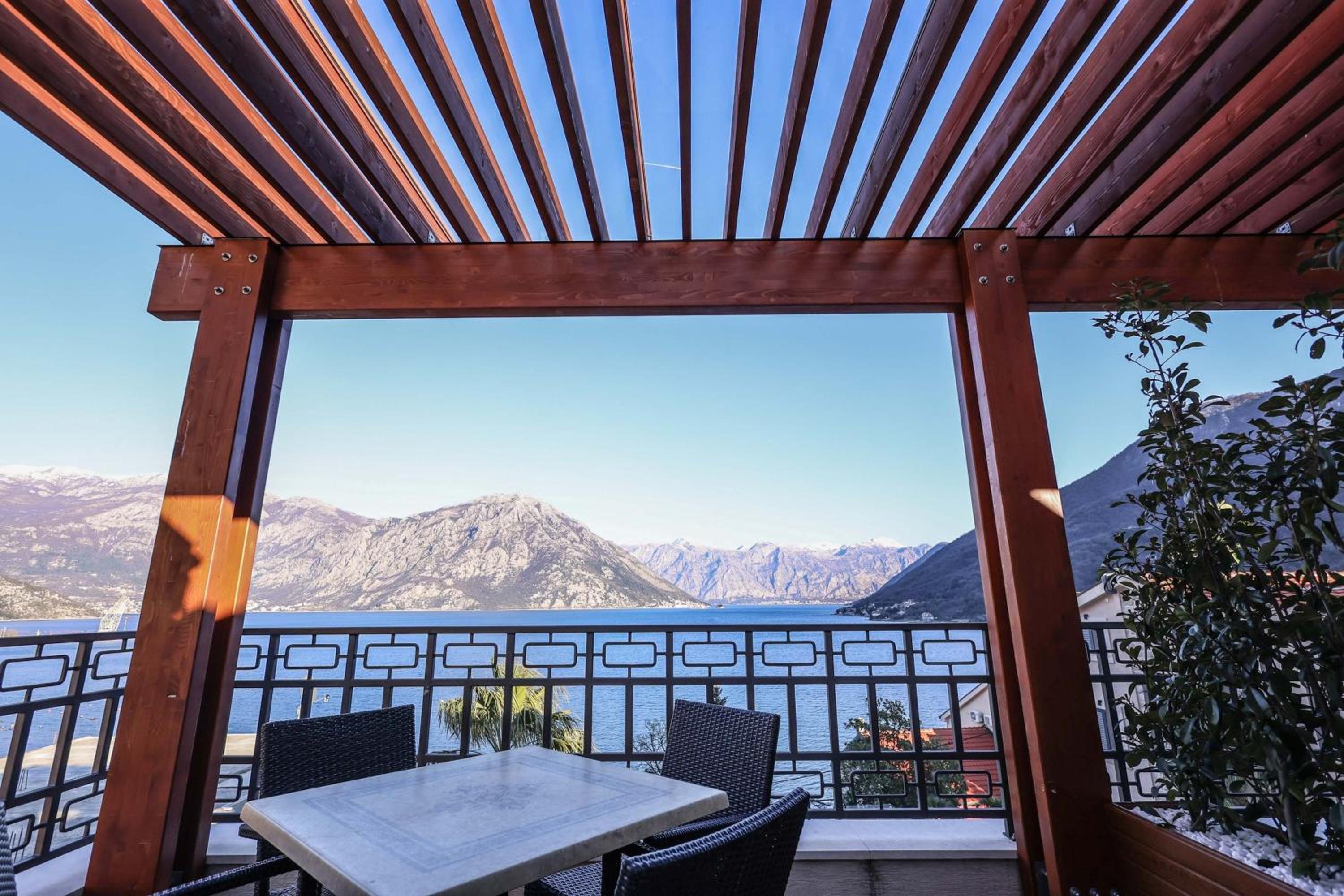 Deluxe One Bedroom Apartment with Balcony and Sea View (4 Adults)