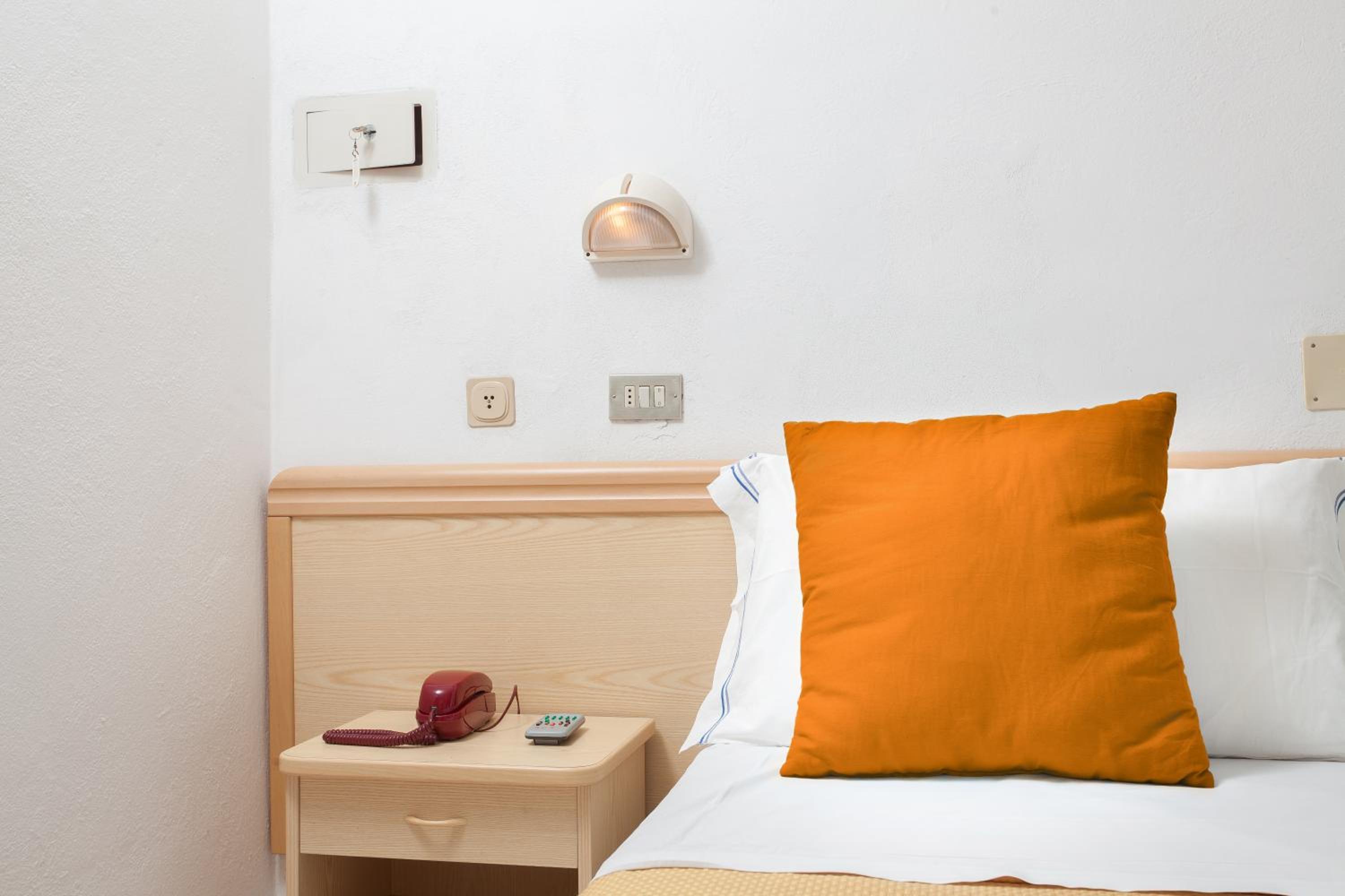 Economy Double Room photo 3