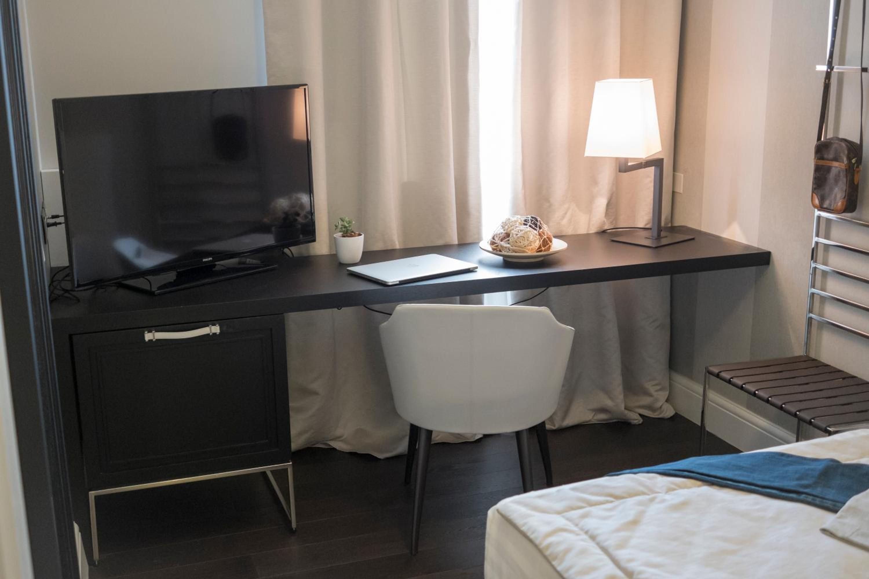 Economy Double Room French - Photo 2