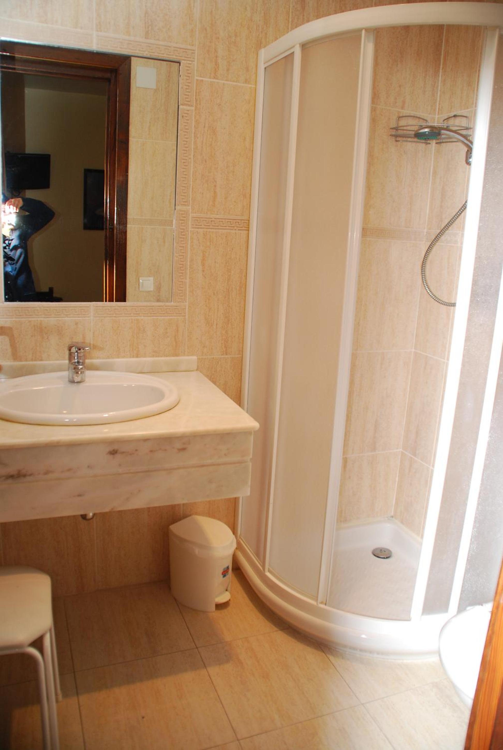 Double or Twin Room - Photo 23
