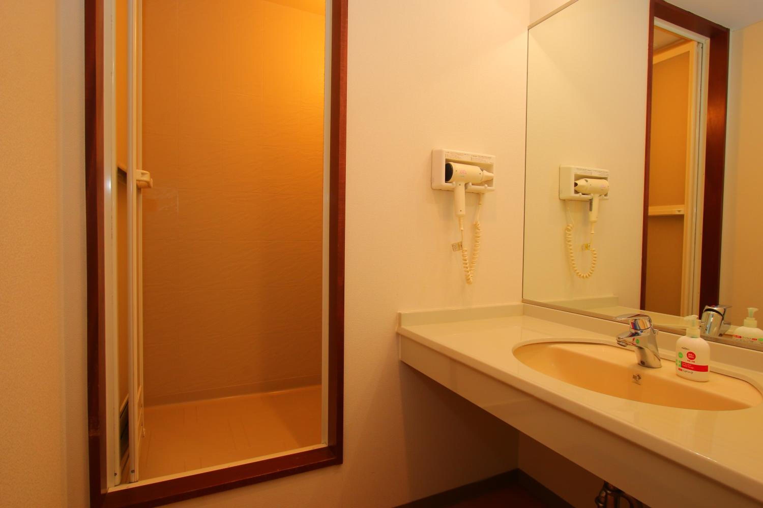 Twin Room with Shower photo 3