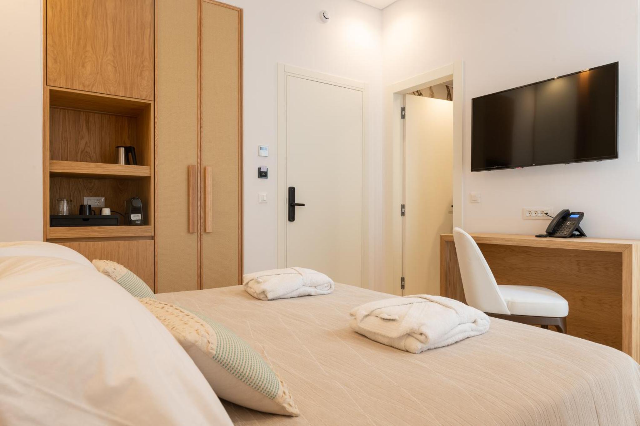 Deluxe Room - Photo 1