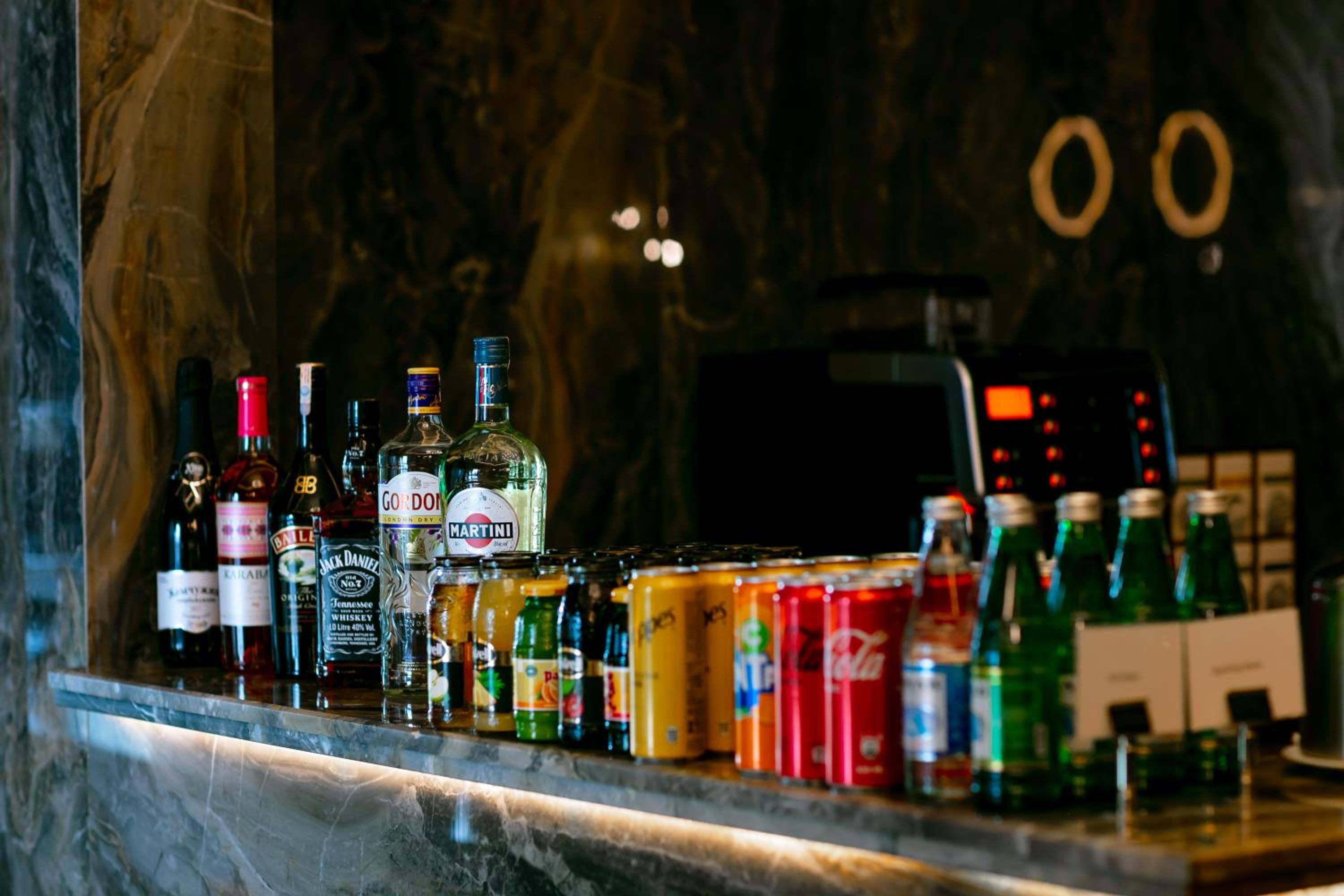 Classic King Room - Club Lounge Access - Photo 11